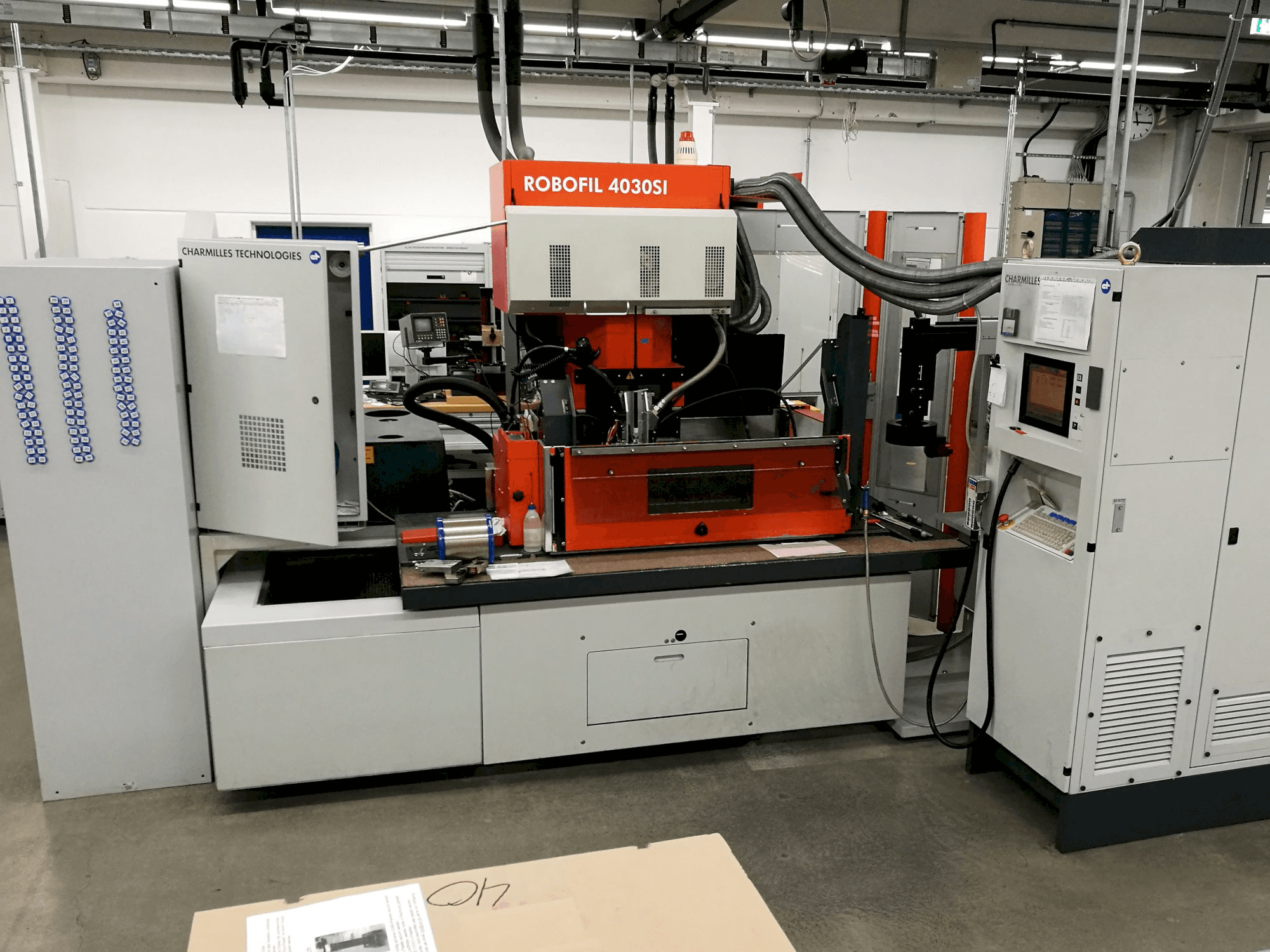 Makine CHARMILLES - Önden görünüm ROBOFIL 4030SI