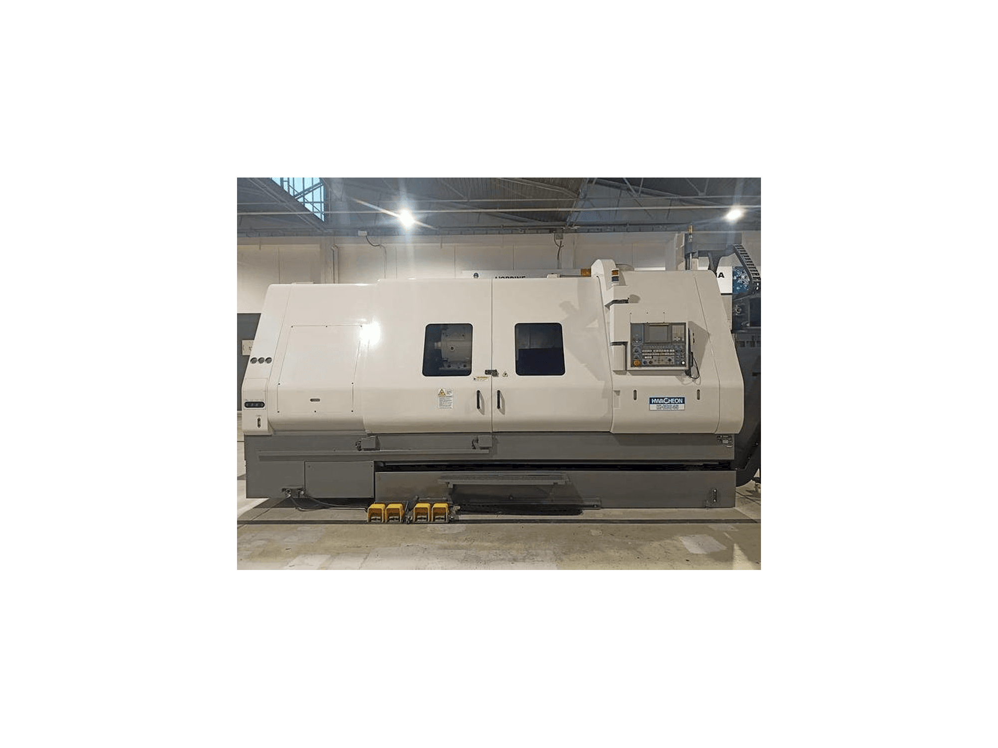 Makine HWACHEON HI-ECO 45 - Önden görünüm