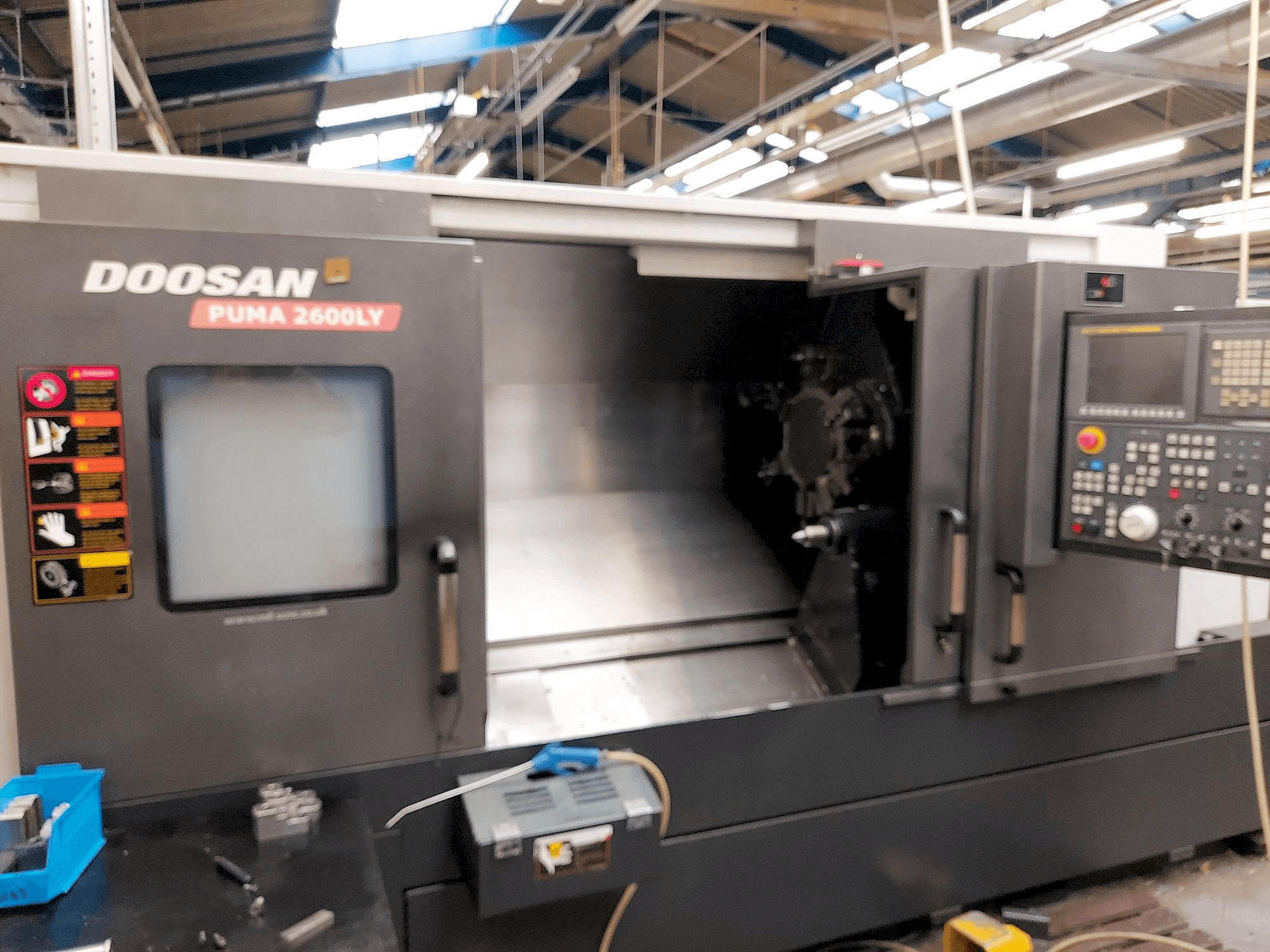 Makine Doosan Puma 2600LY - Önden görünüm