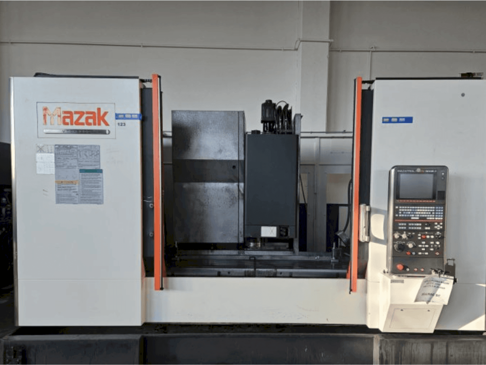 Makine Mazak VTC-530C - Önden görünüm
