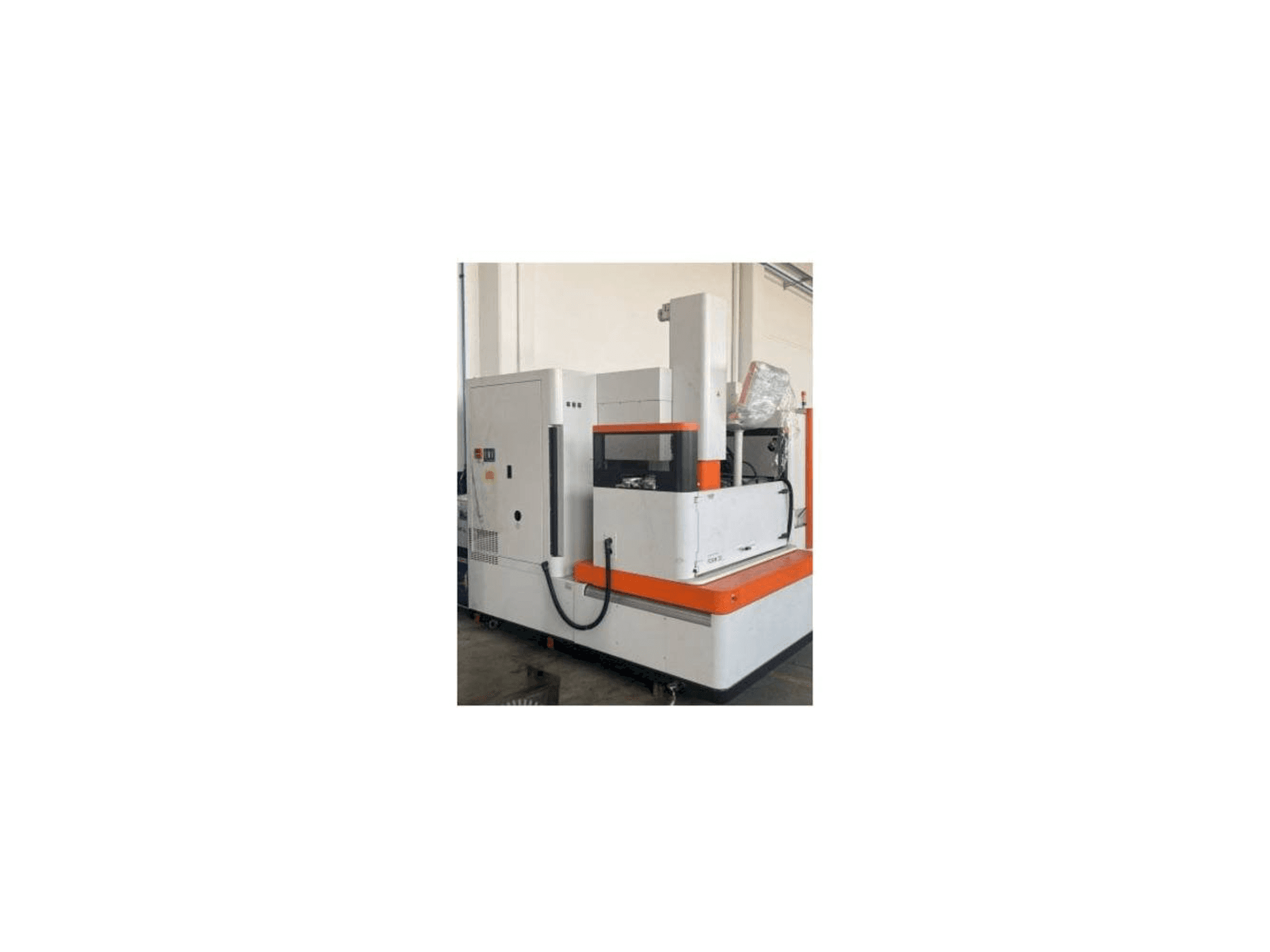 Makine AgieCharmilles FORM 30 - Önden görünüm