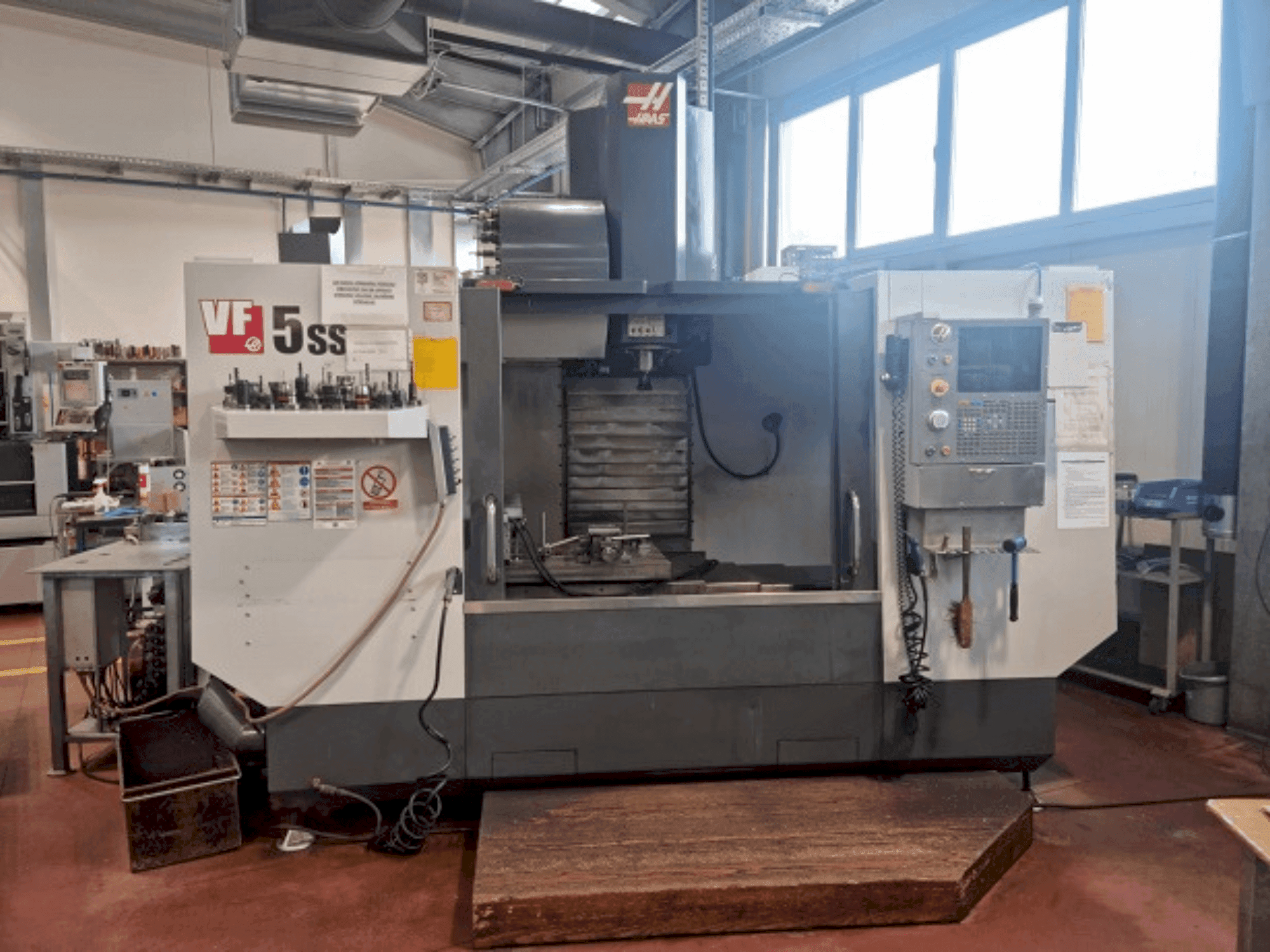 Makine HAAS VF-5SS - Önden görünüm