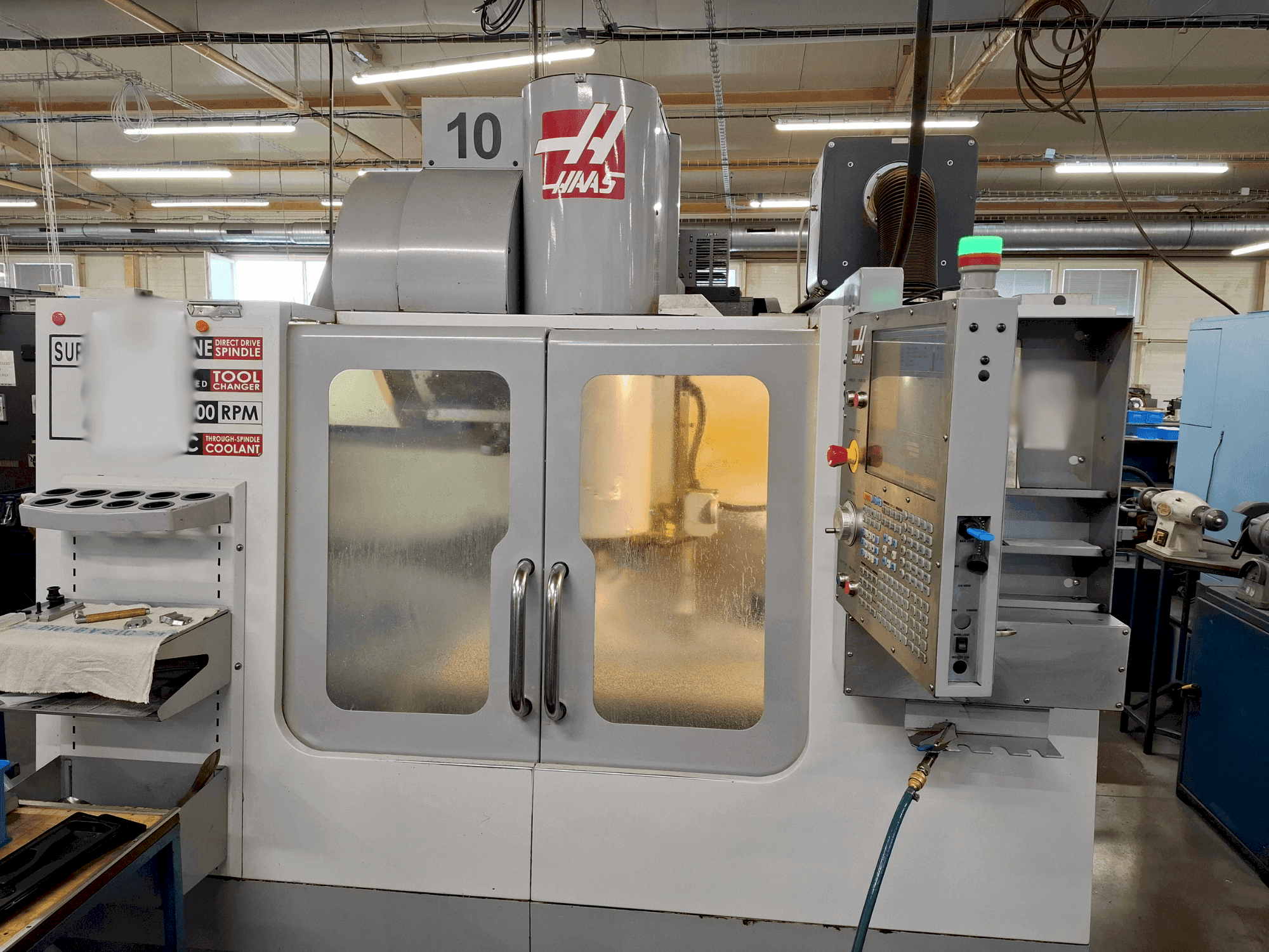 Makine HAAS VF-2SSHE - Önden görünüm