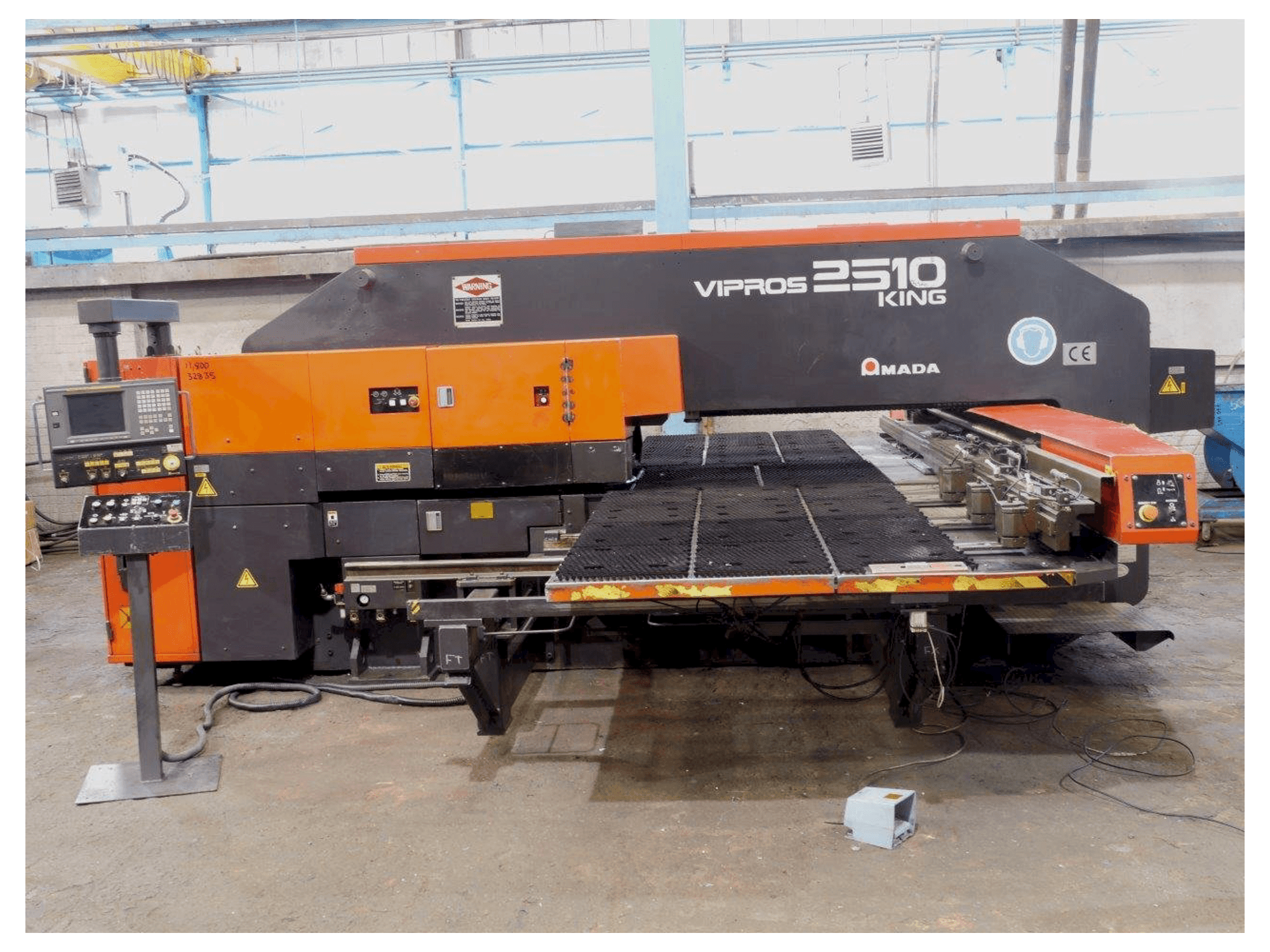 Makine AMADA Vipros S2510 - Önden görünüm