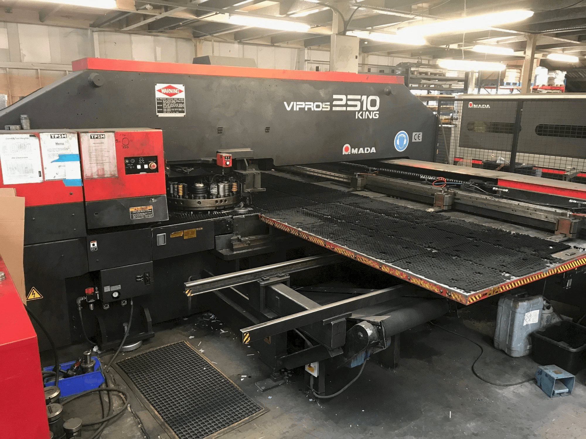 Makine AMADA VIPROS 2510 KING - Önden görünüm