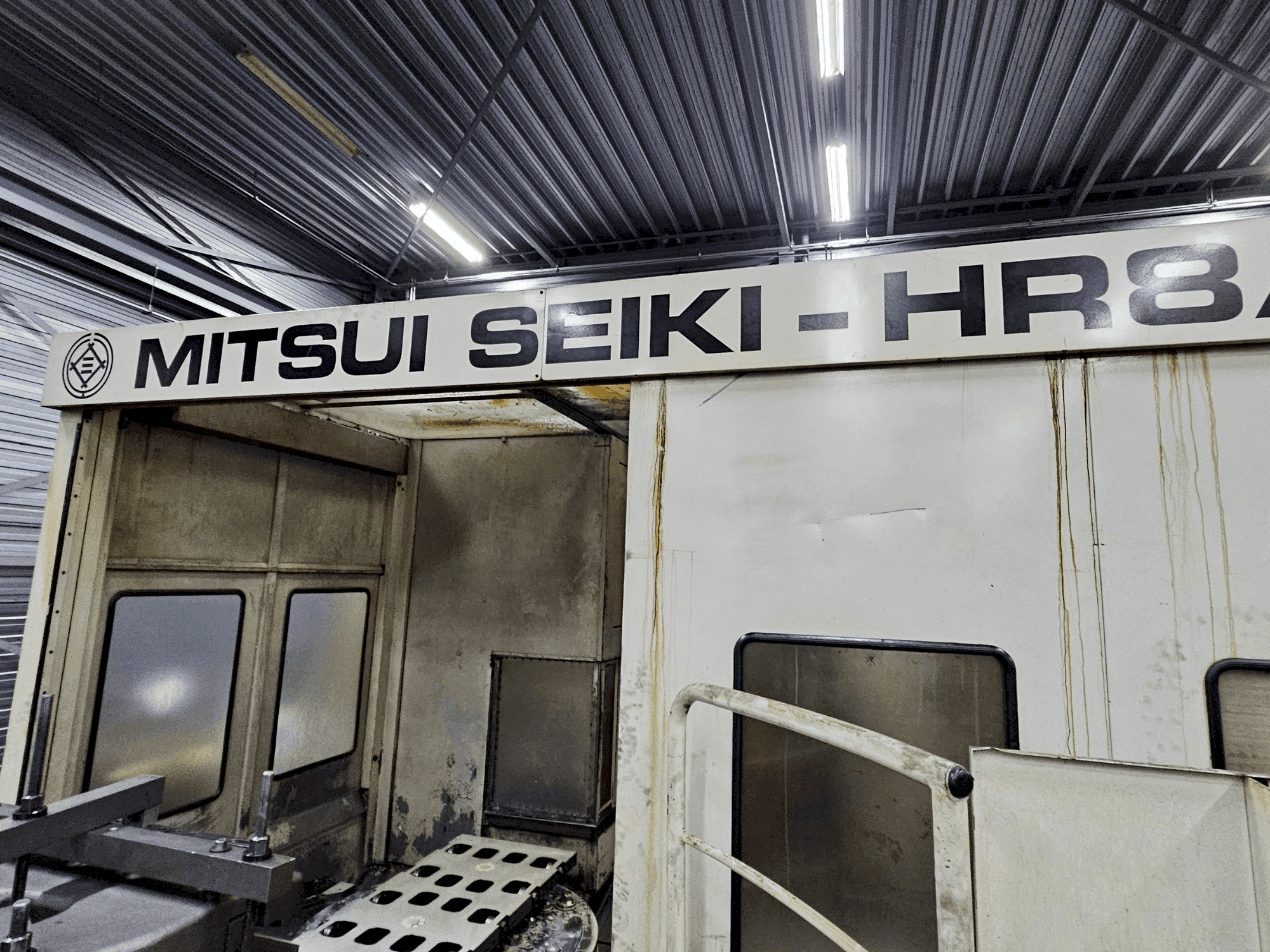 Makine Mitsui Seiki HR8A - Önden görünüm