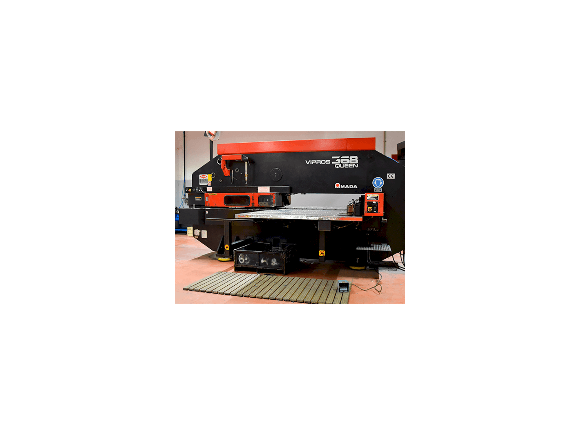 Makine AMADA Vipros 368 Queen - Önden görünüm