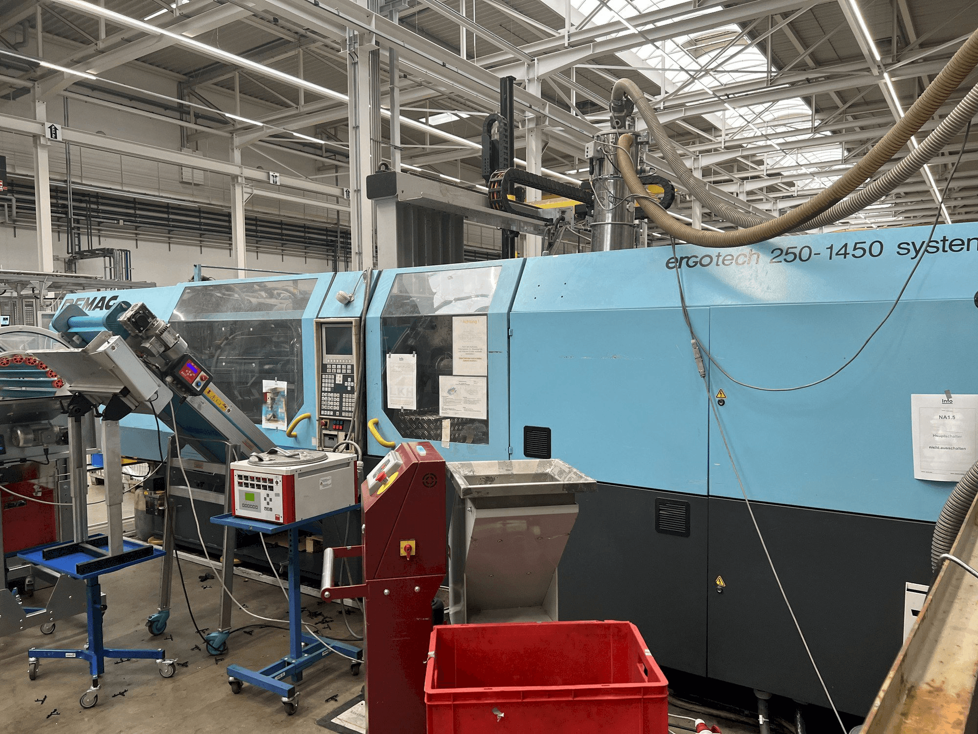 Makine DEMAG 250-1450 - Sağ taraf görünümü