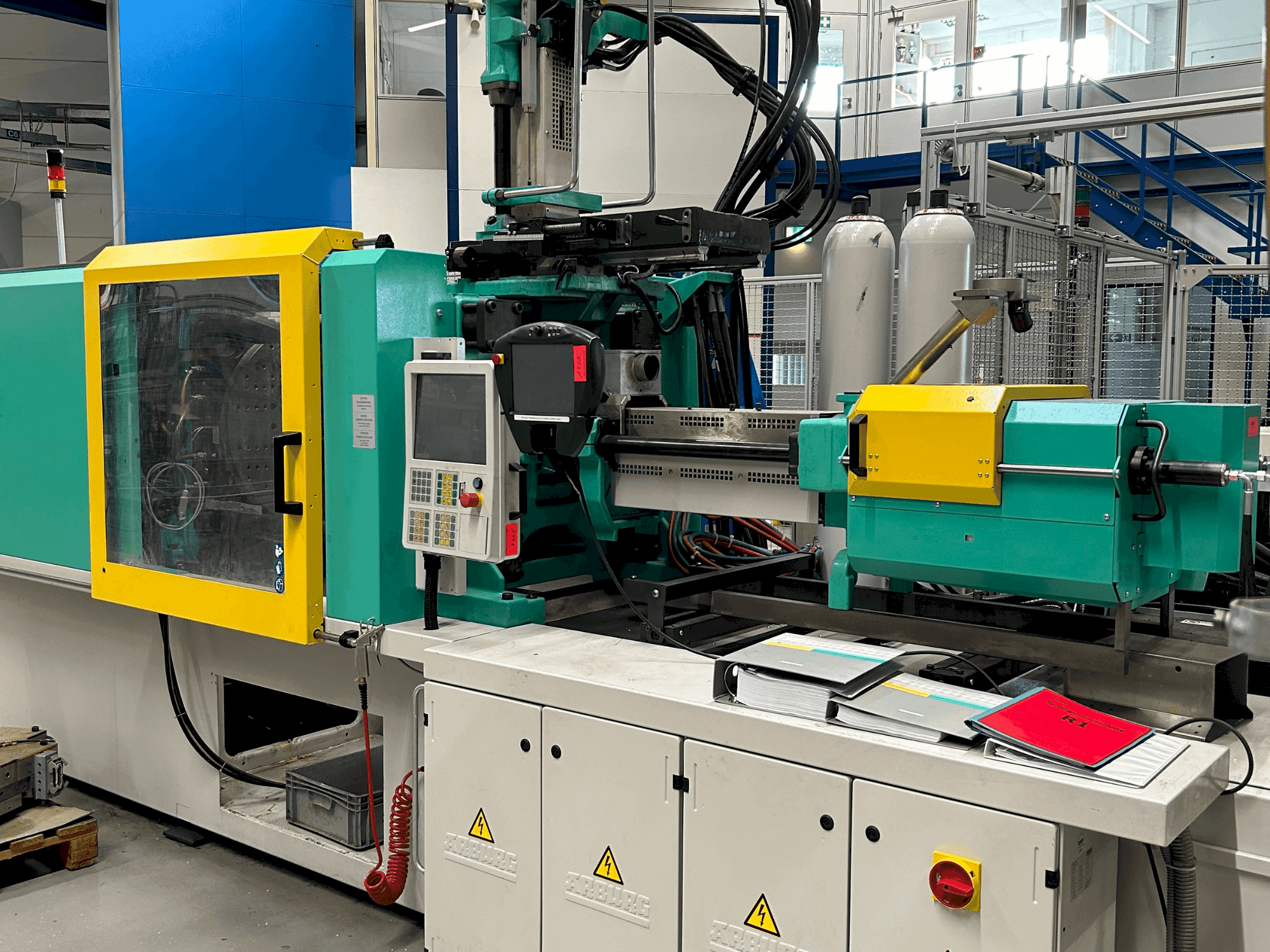 Makine Arburg 570S 2200-400/170 - Önden görünüm