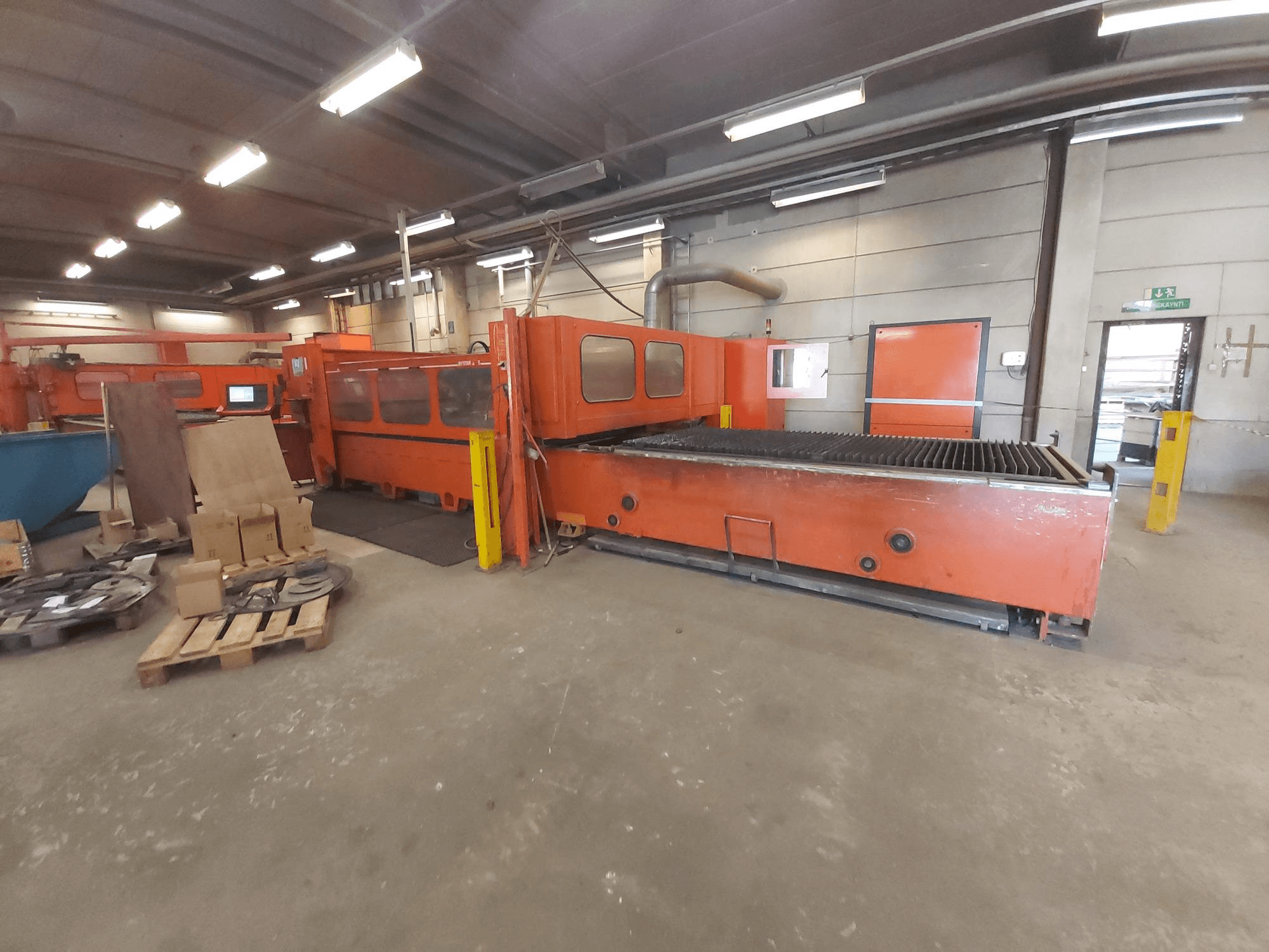 Makine Bystronic BTL 3015 - Önden görünüm