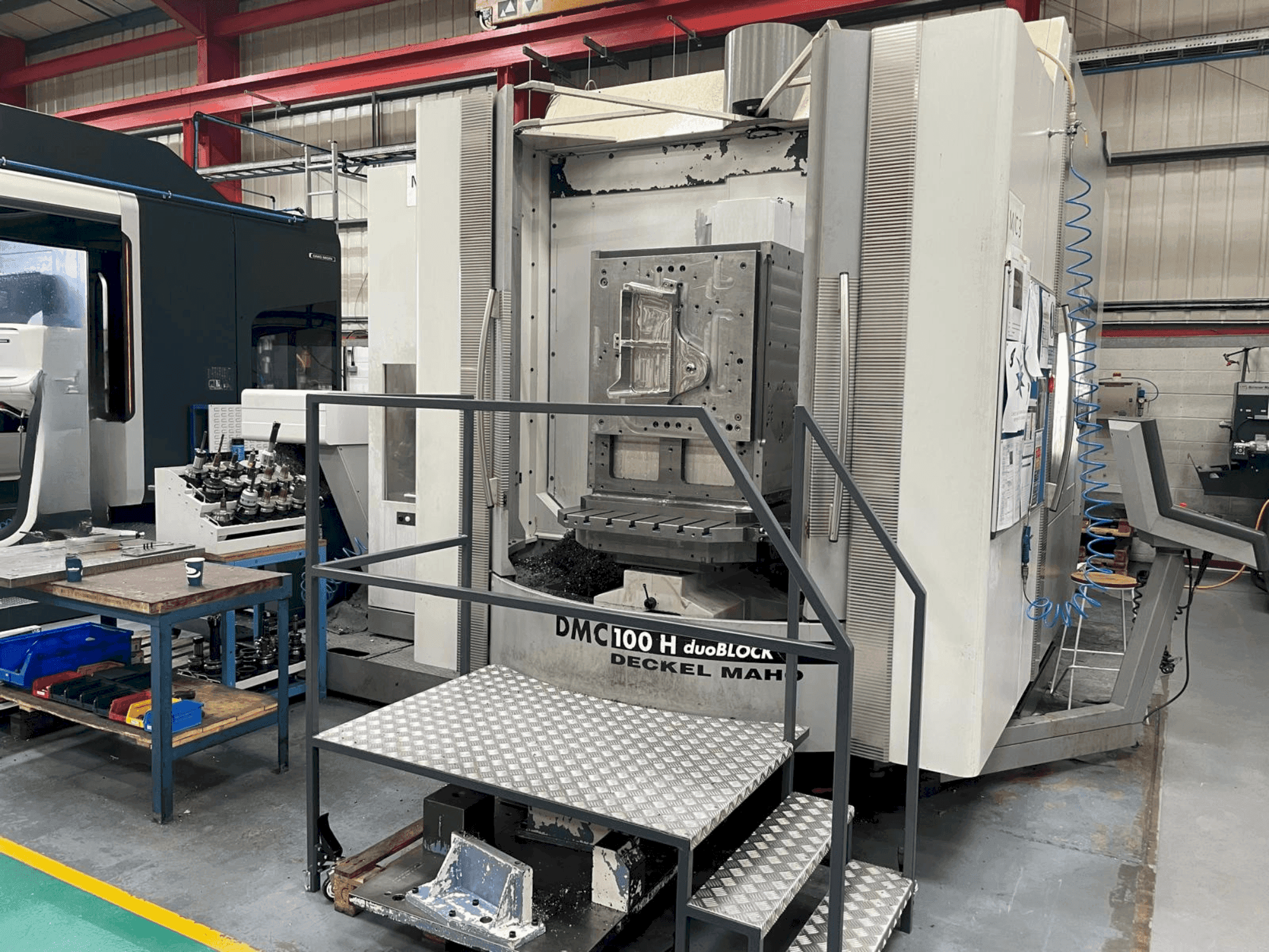 Makine DMG DECKEL MAHO DMC 100H duoBLOCK - Önden görünüm