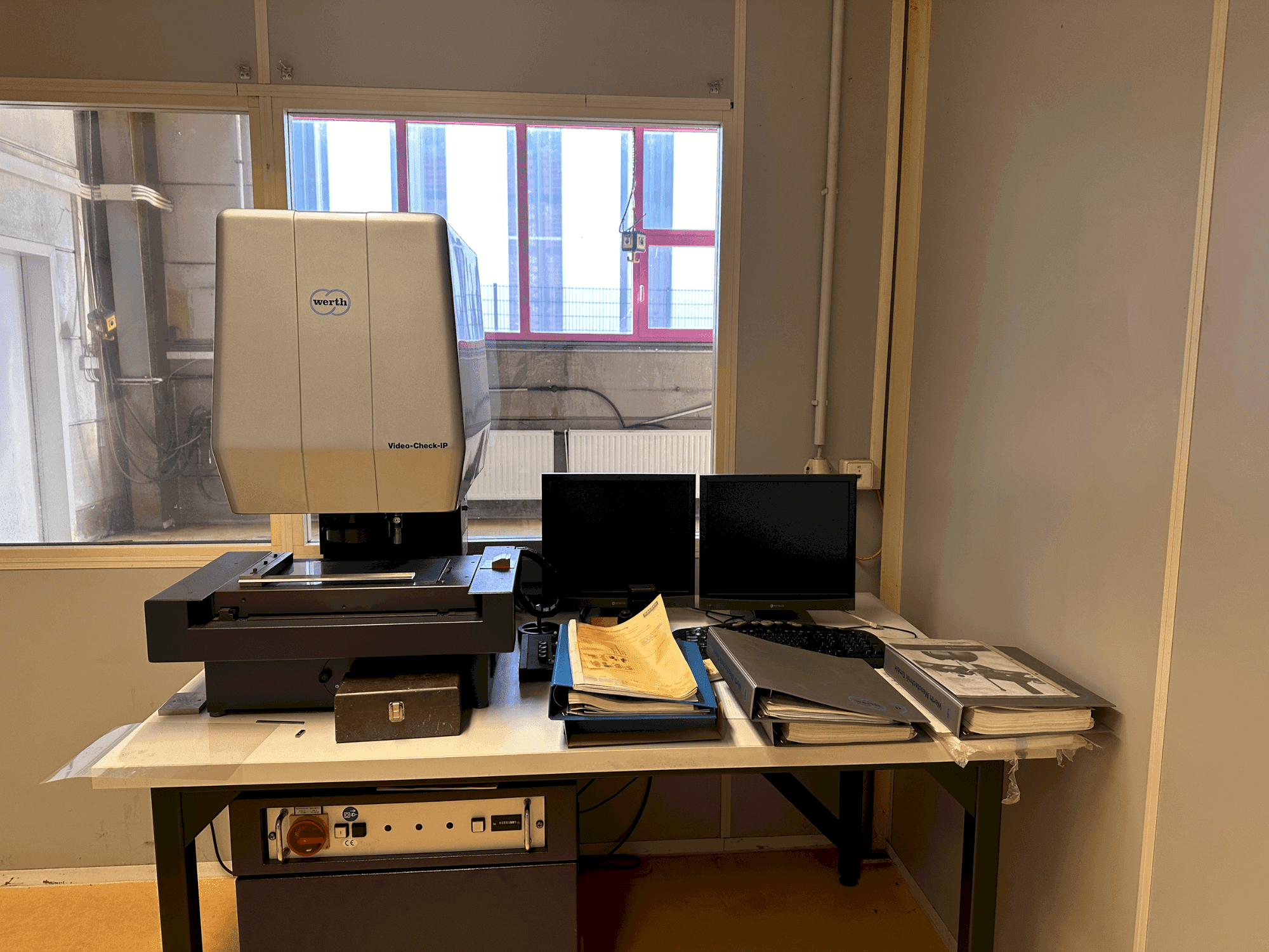 Makine Werth Video-Check IP 250x125 3D CNC - Önden görünüm