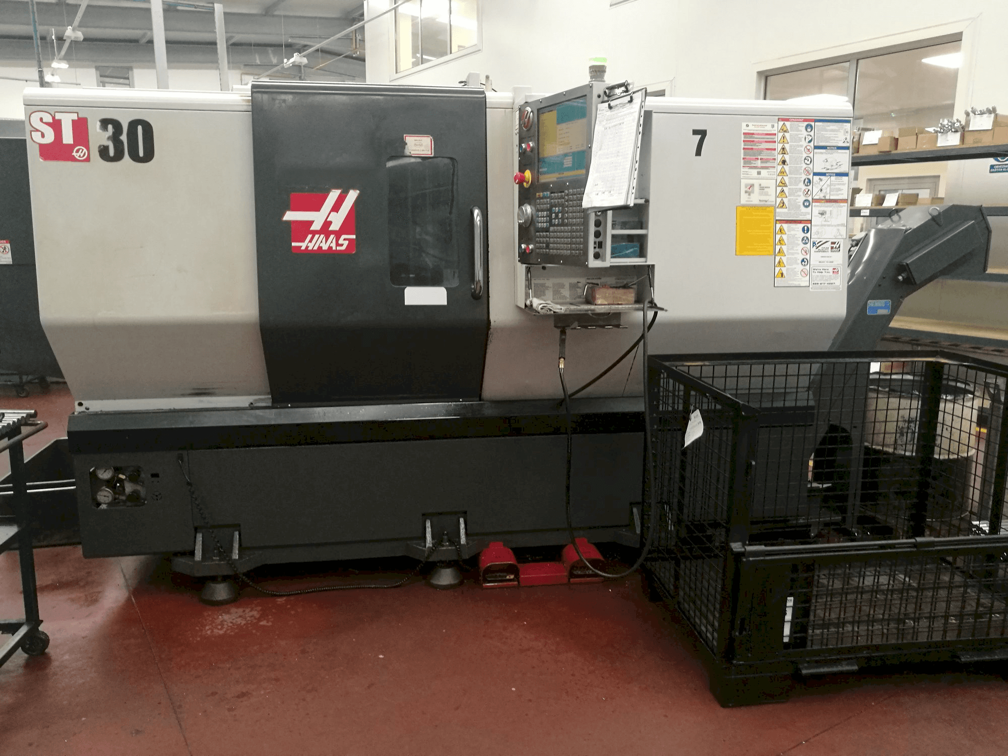 Makine HAAS ST-30 - Önden görünüm