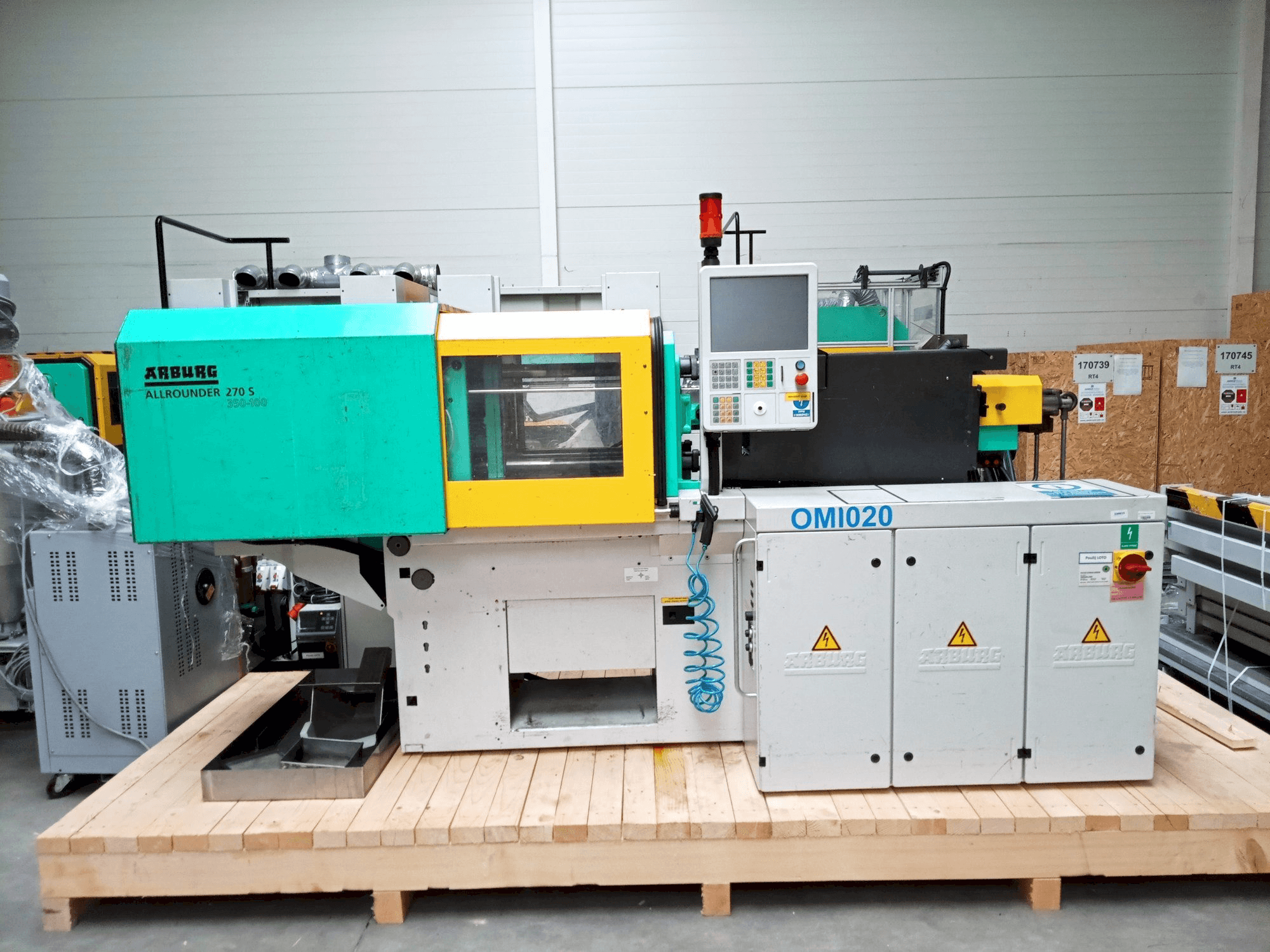 Makine Arburg Allrounder 270S 350-100U - Önden görünüm