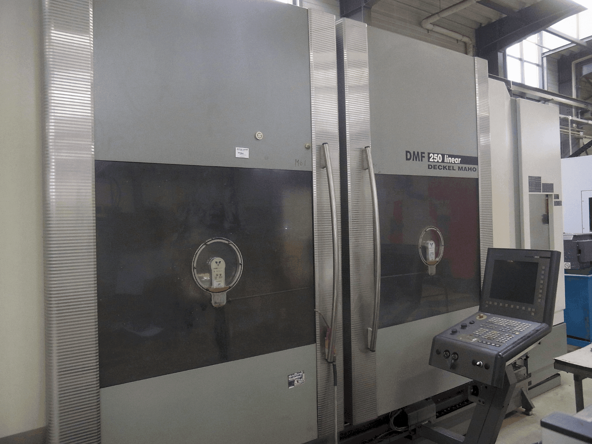 Makine DECKEL MAHO DMF 250 linear - Önden görünüm