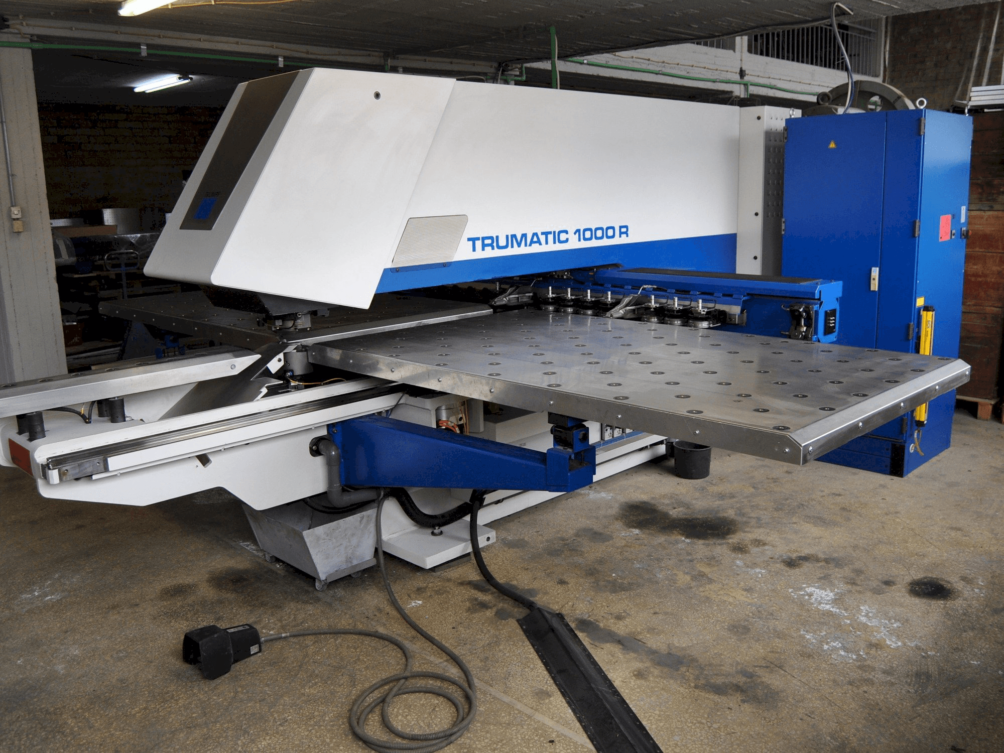 Makine Trumpf Trumatic 1000 R - Önden görünüm