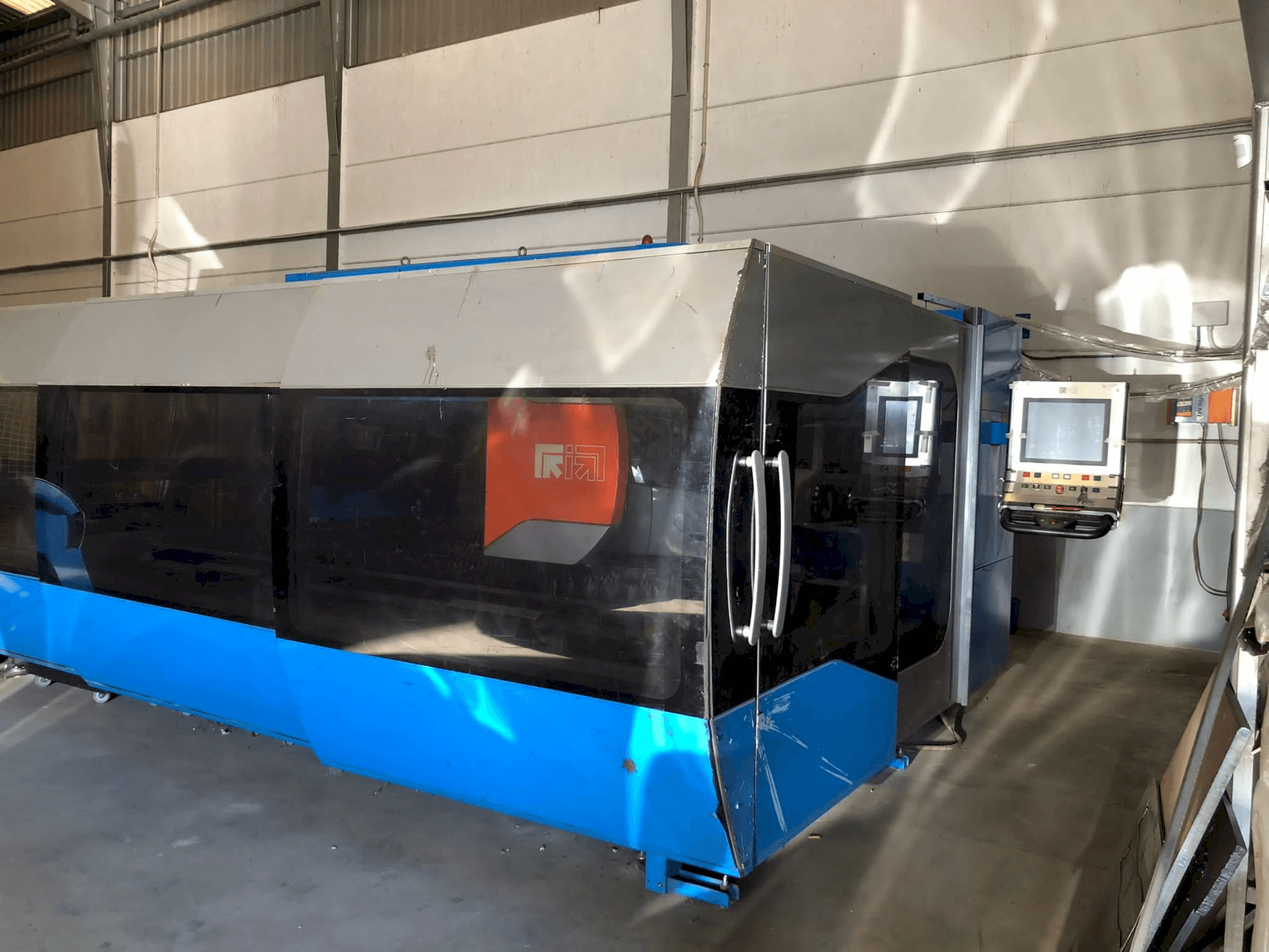 Makine Prima Power Zaphiro - Önden görünüm