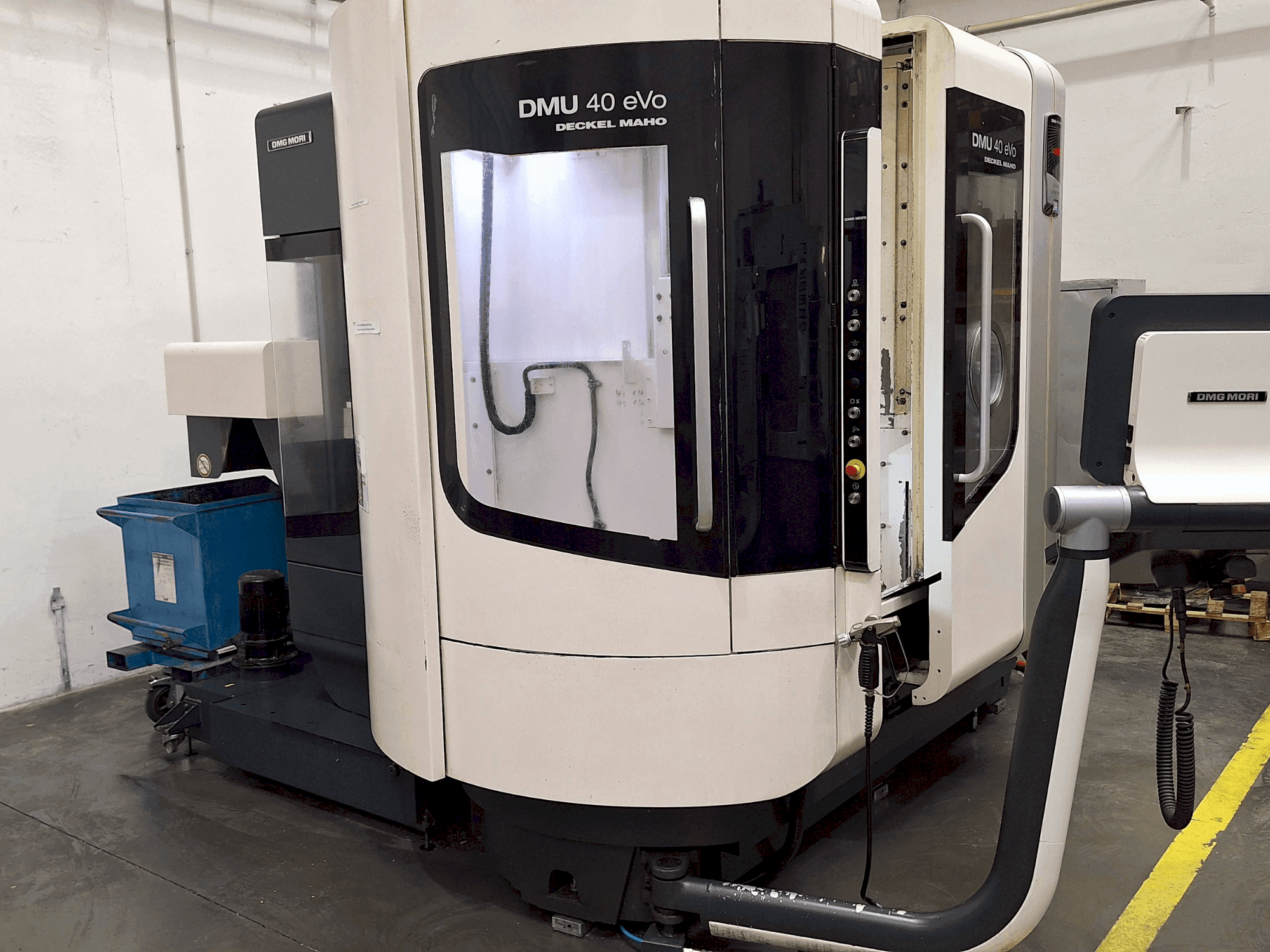 Makine DMG MORI DMU 40 eVo - Önden görünüm