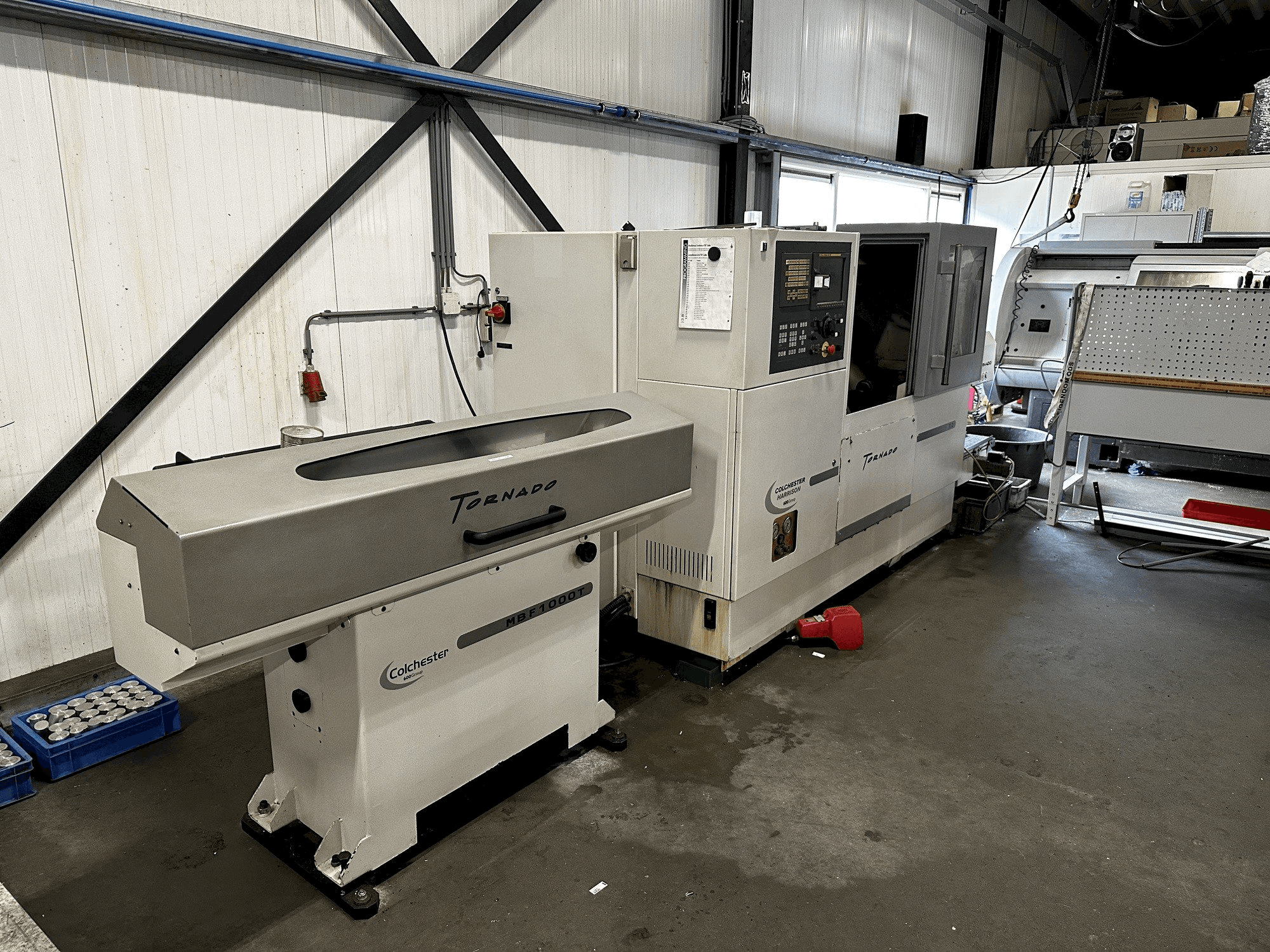 Makine Colchester Tornado T2 - Önden görünüm