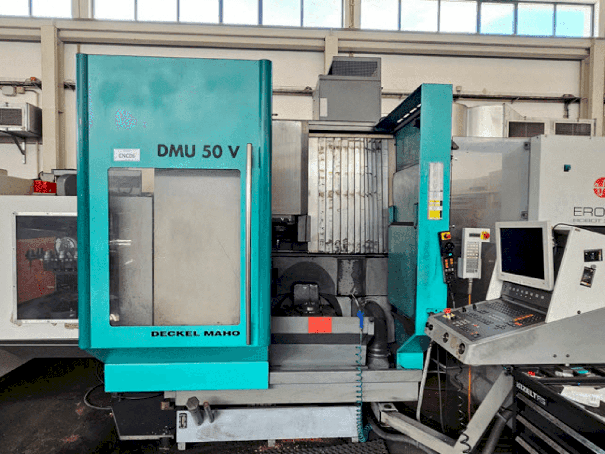 Makine DECKEL MAHO DMU 50V - Önden görünüm