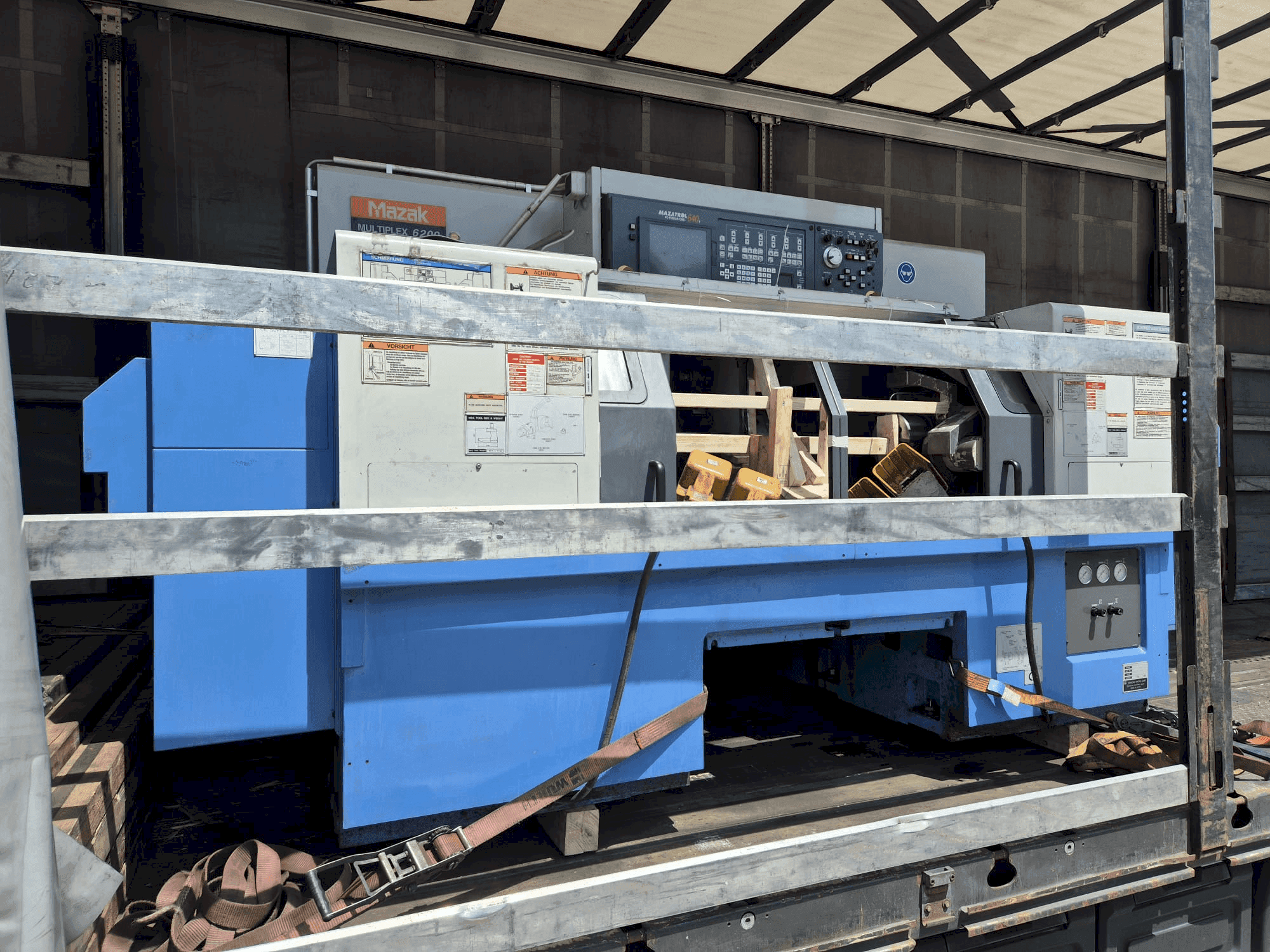 Makine Mazak Multiplex 6200 - Önden görünüm