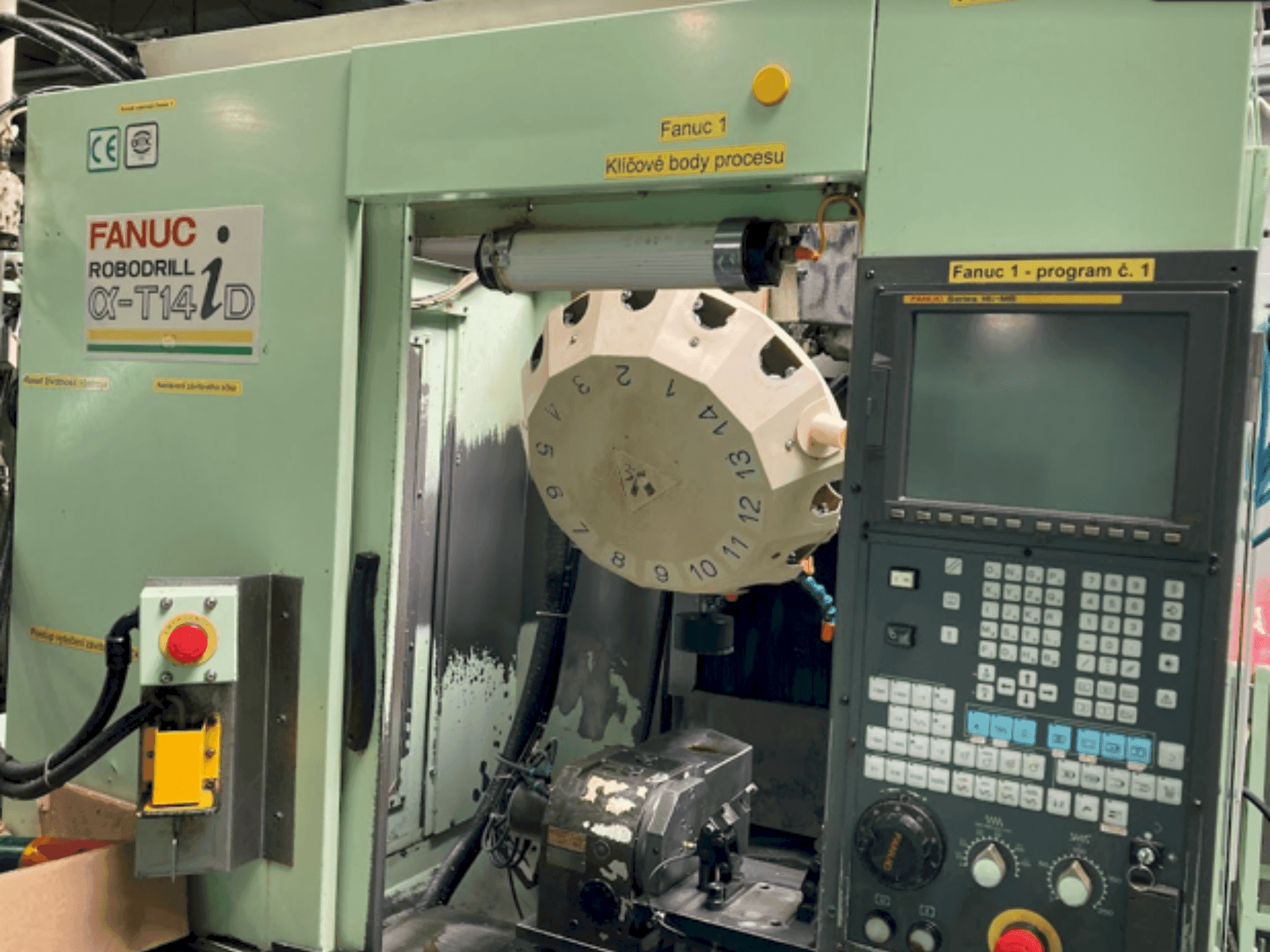 Makine FANUC Robodrill Alpha-T14 iD - Önden görünüm