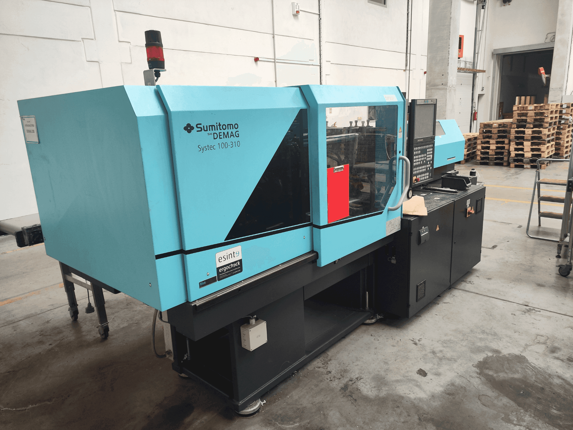 Makine DEMAG Systec 100/420-310 - Önden görünüm