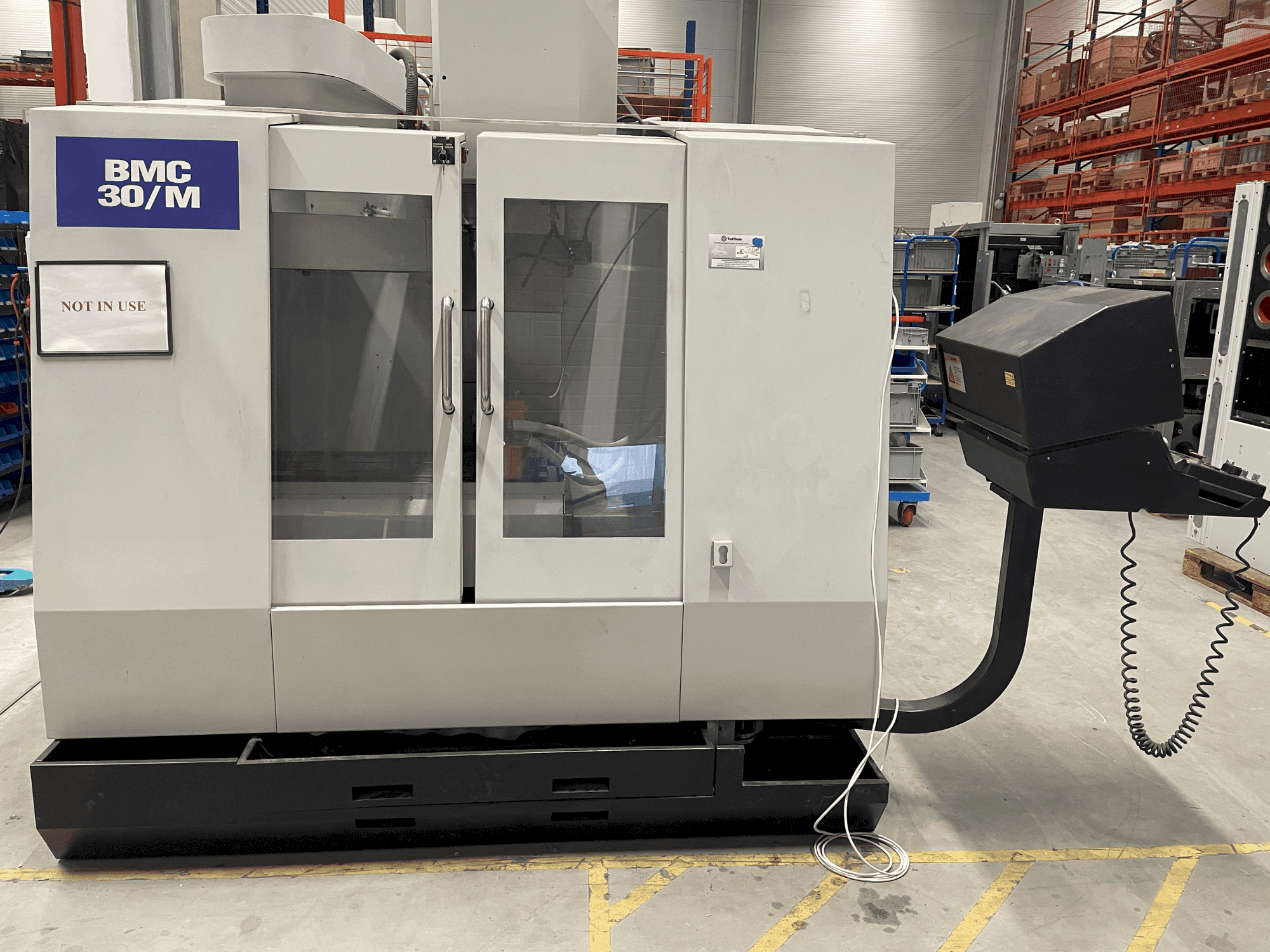 Makine Hurco BMC-30M - Önden görünüm