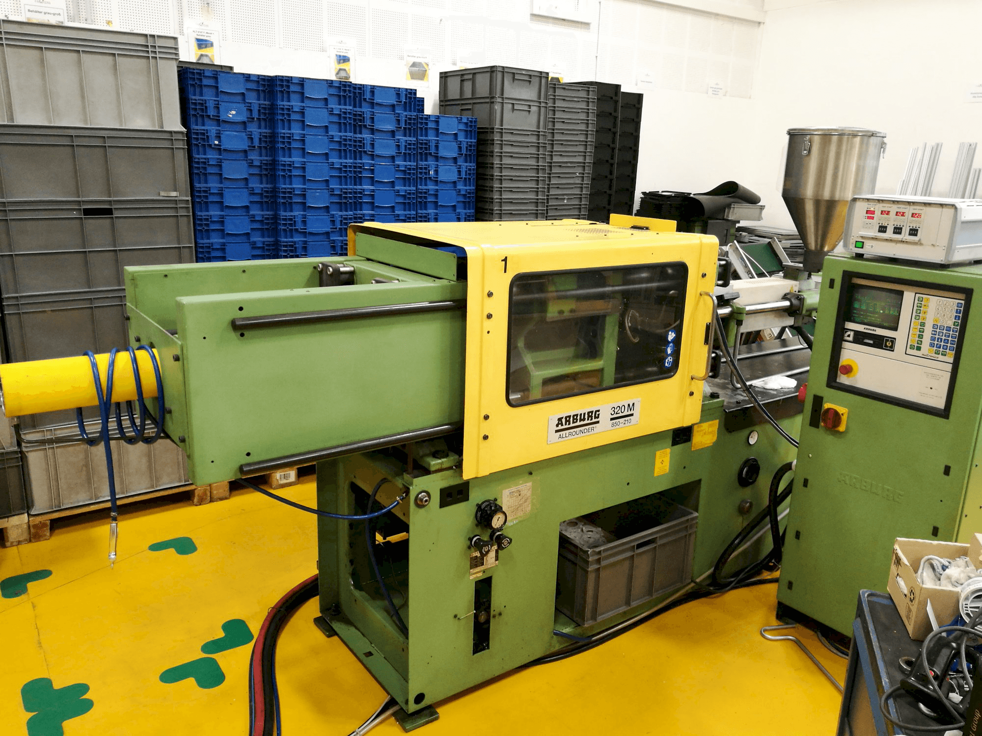 Makine Arburg - Sol görünüm 320 M 850-210