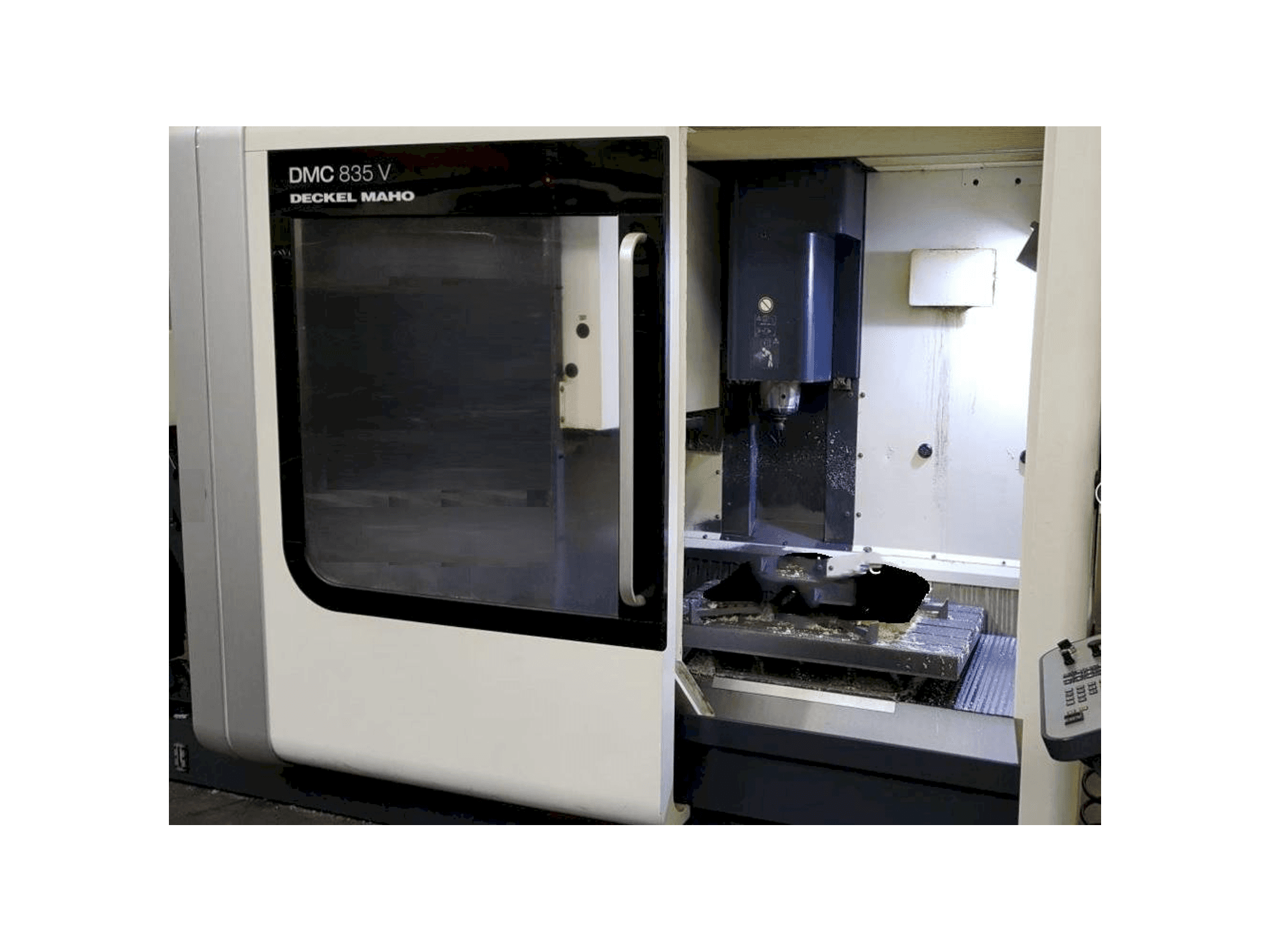 Makine DECKEL MAHO DMC 835 V - Önden görünüm