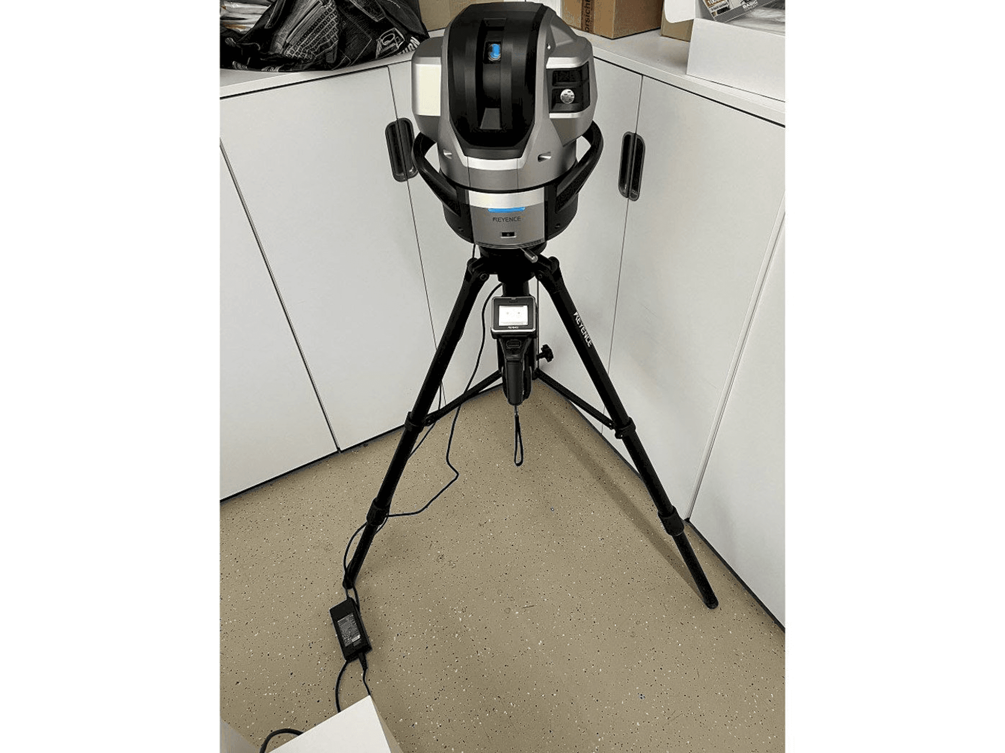 Makine KEYENCE WM-C3000 - Önden görünüm