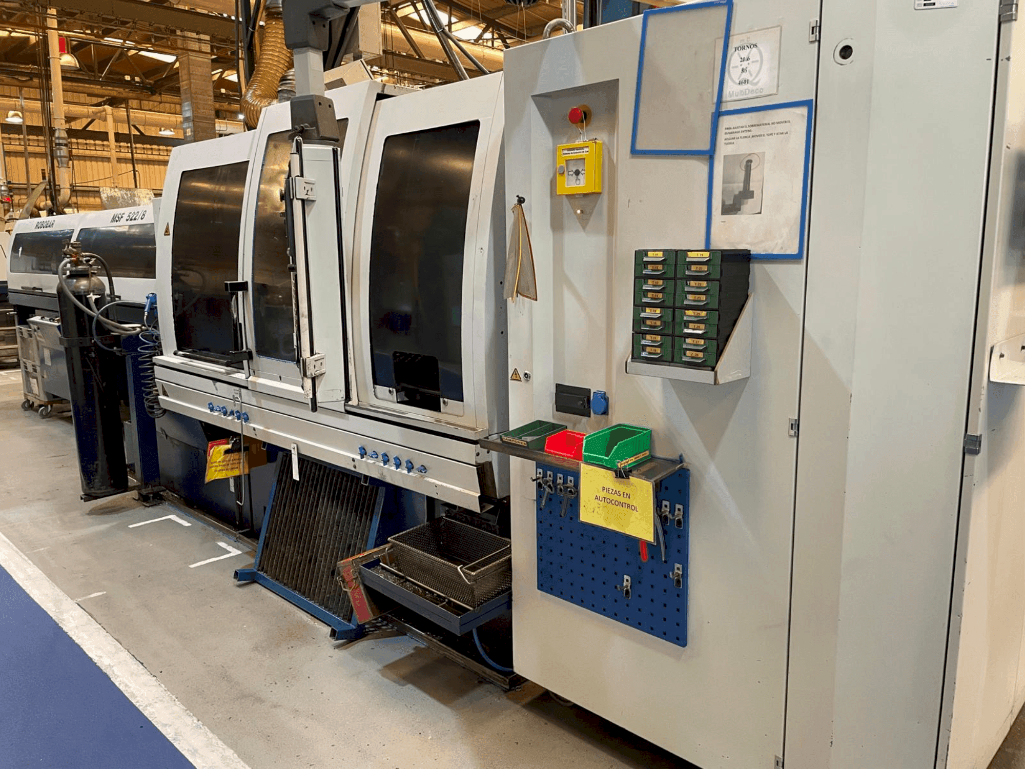 Makine TORNOS MultiDeco 20-8b - Önden görünüm