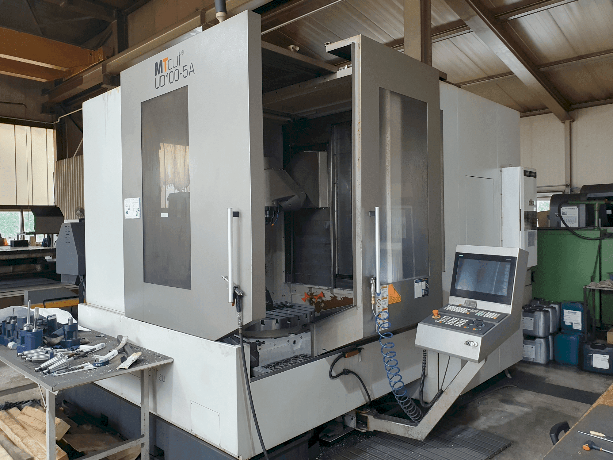 Makine MTcut UD100-5A - Önden görünüm