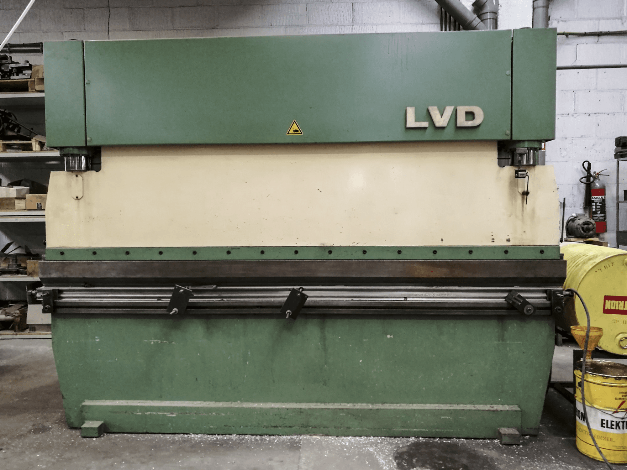 Makine LVD - Önden görünüm PP 70/25-30