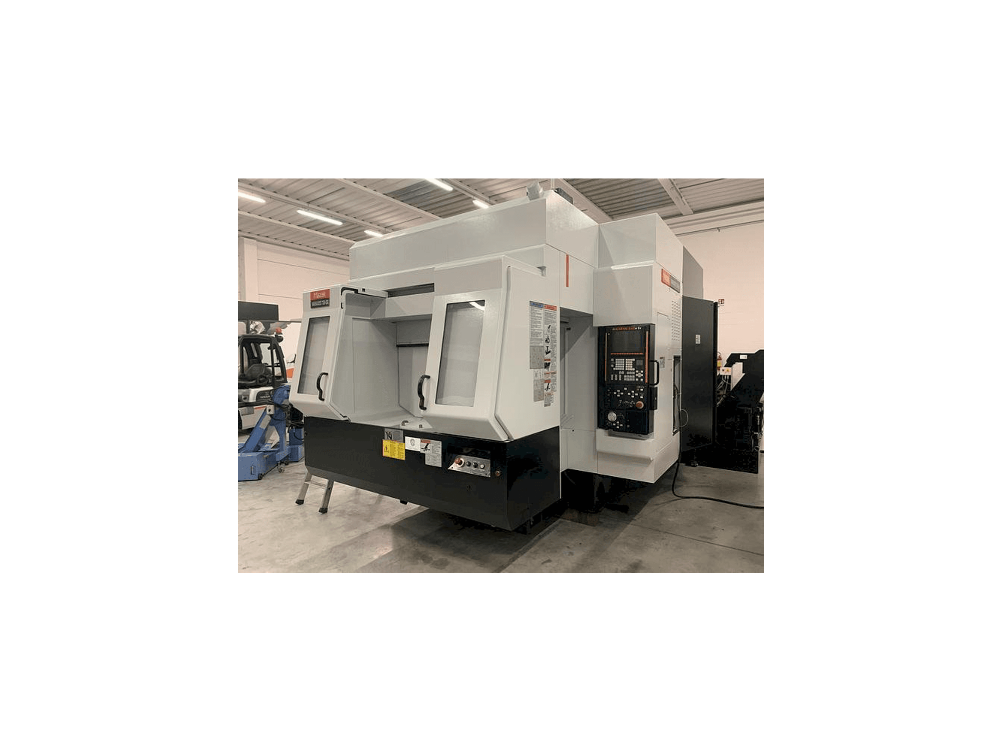 Makine Mazak VARIAXIS 730-5X - Önden görünüm