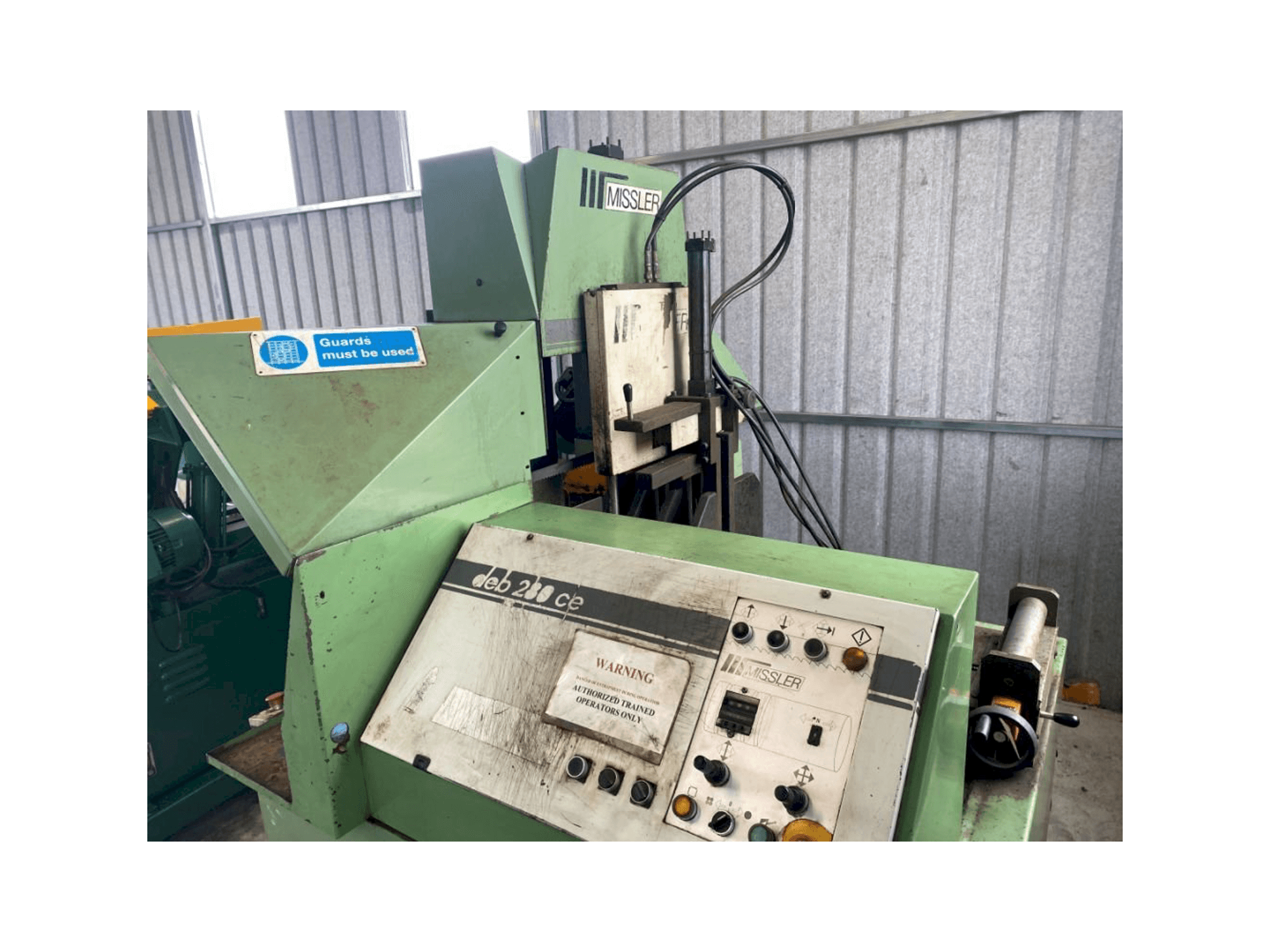 Makine Missler Compucut DEB 280CE - Önden görünüm