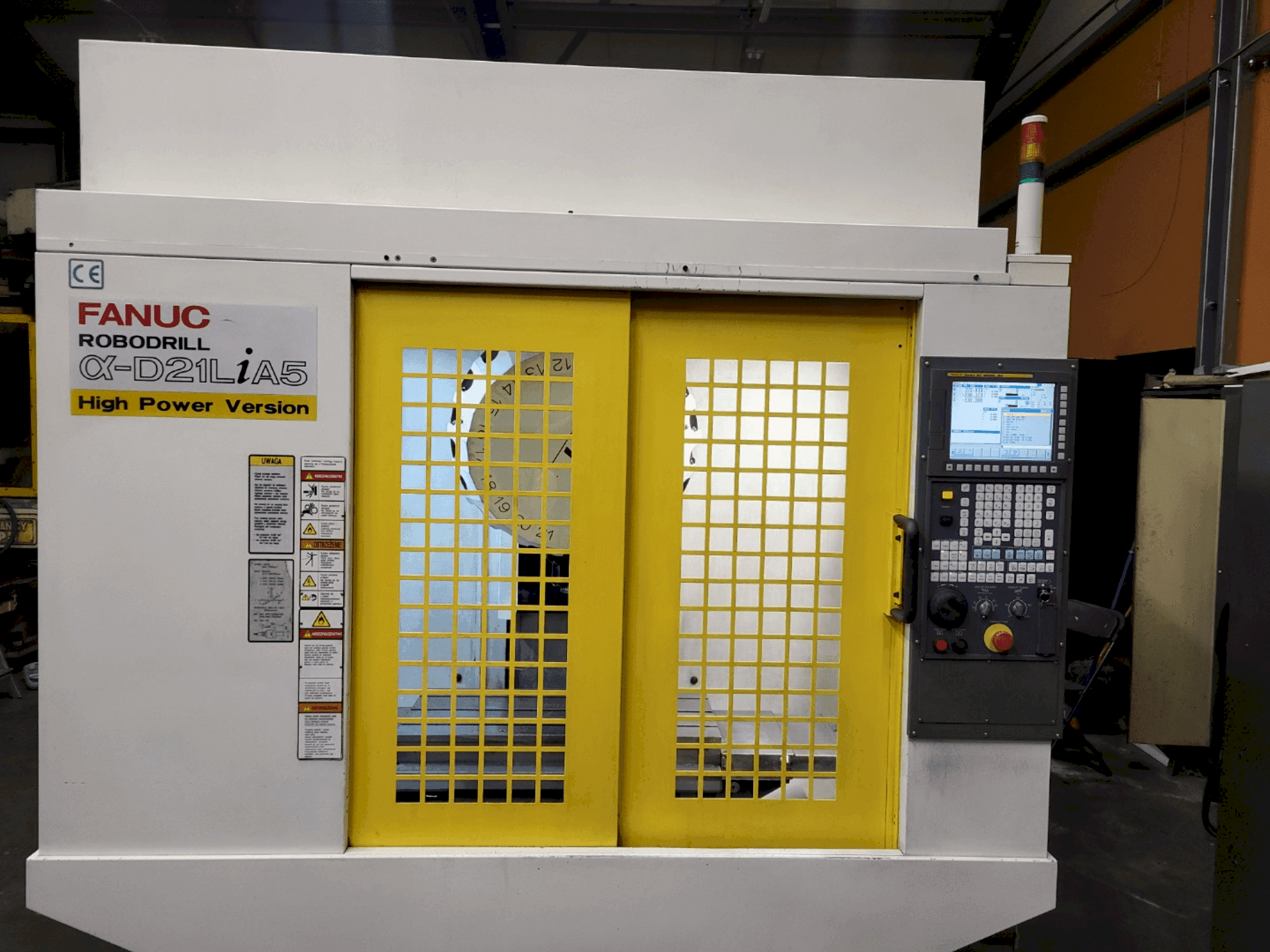 Makine FANUC Robodrill α-D21LiA5 - Önden görünüm