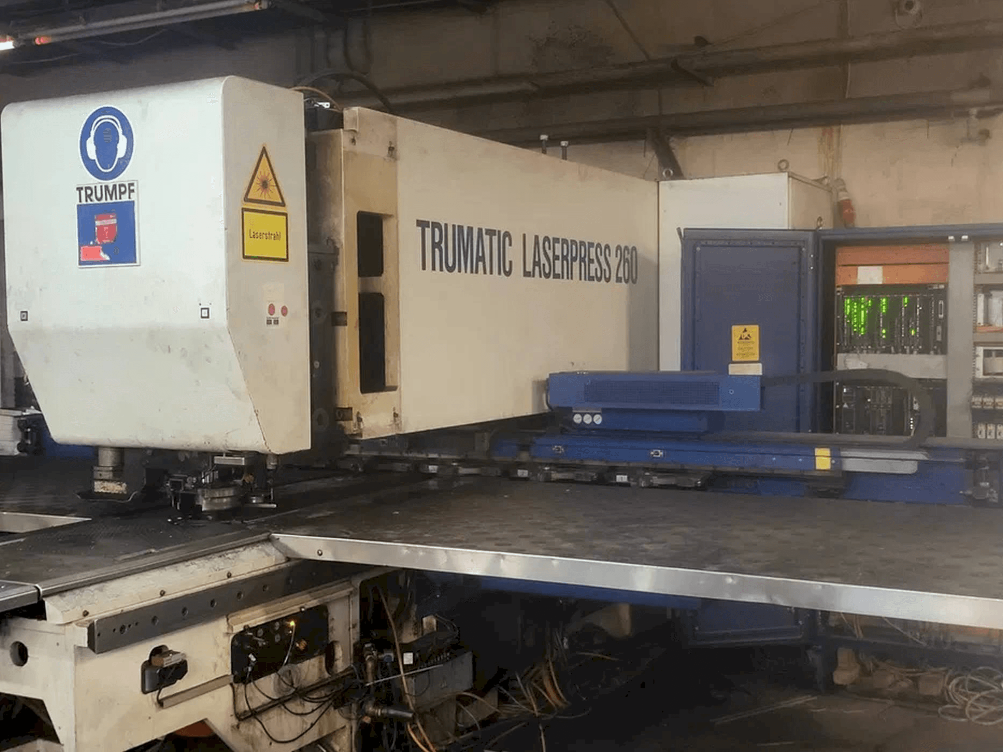 Makine Trumpf Trumatic 260 - Önden görünüm