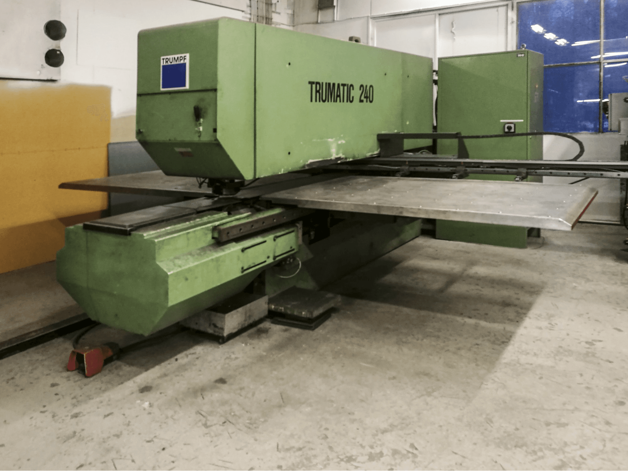 Makine Trumpf - Sol görünüm Trumatic 240