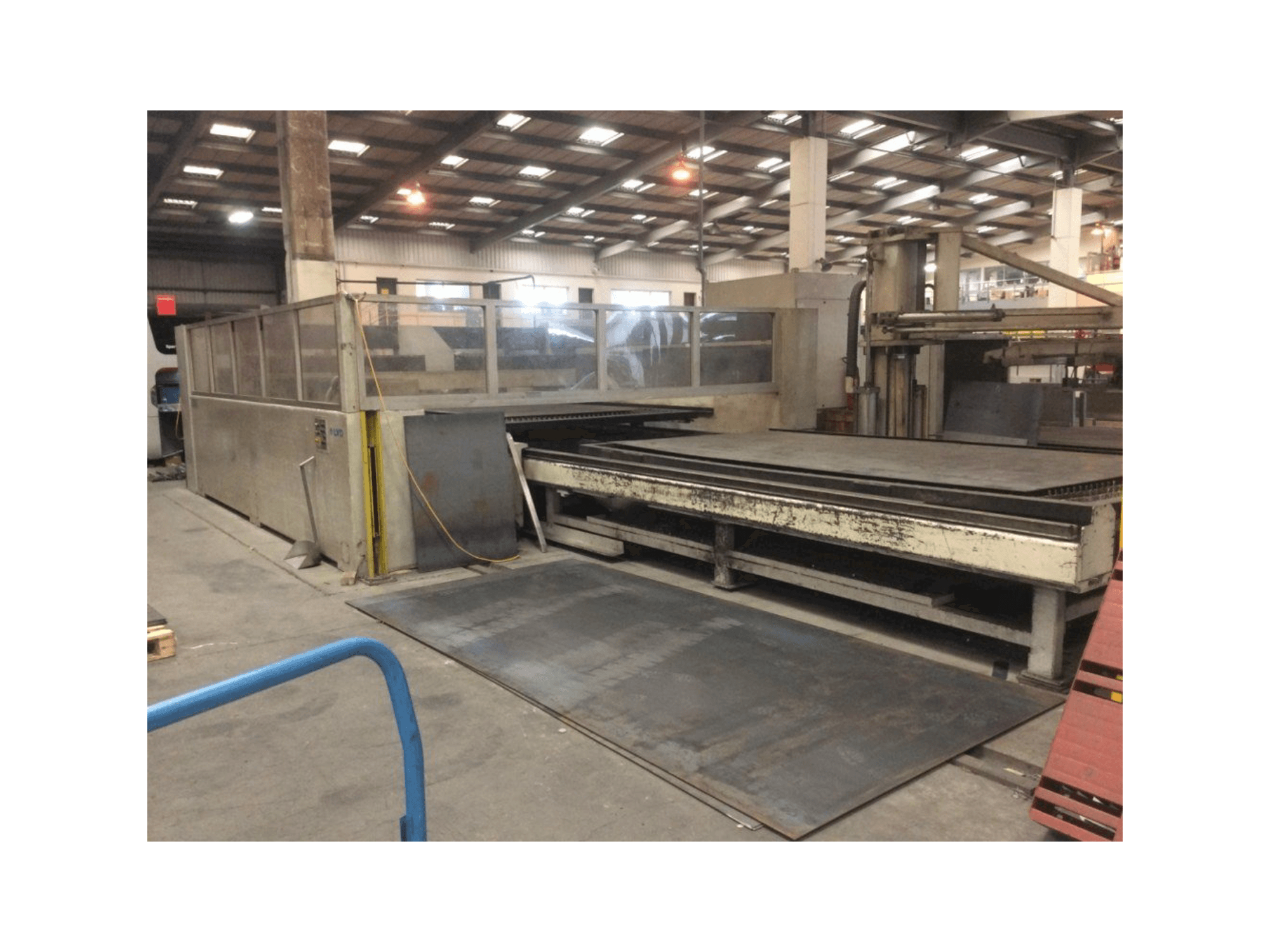 Makine LVD Implus 4030 - Önden görünüm