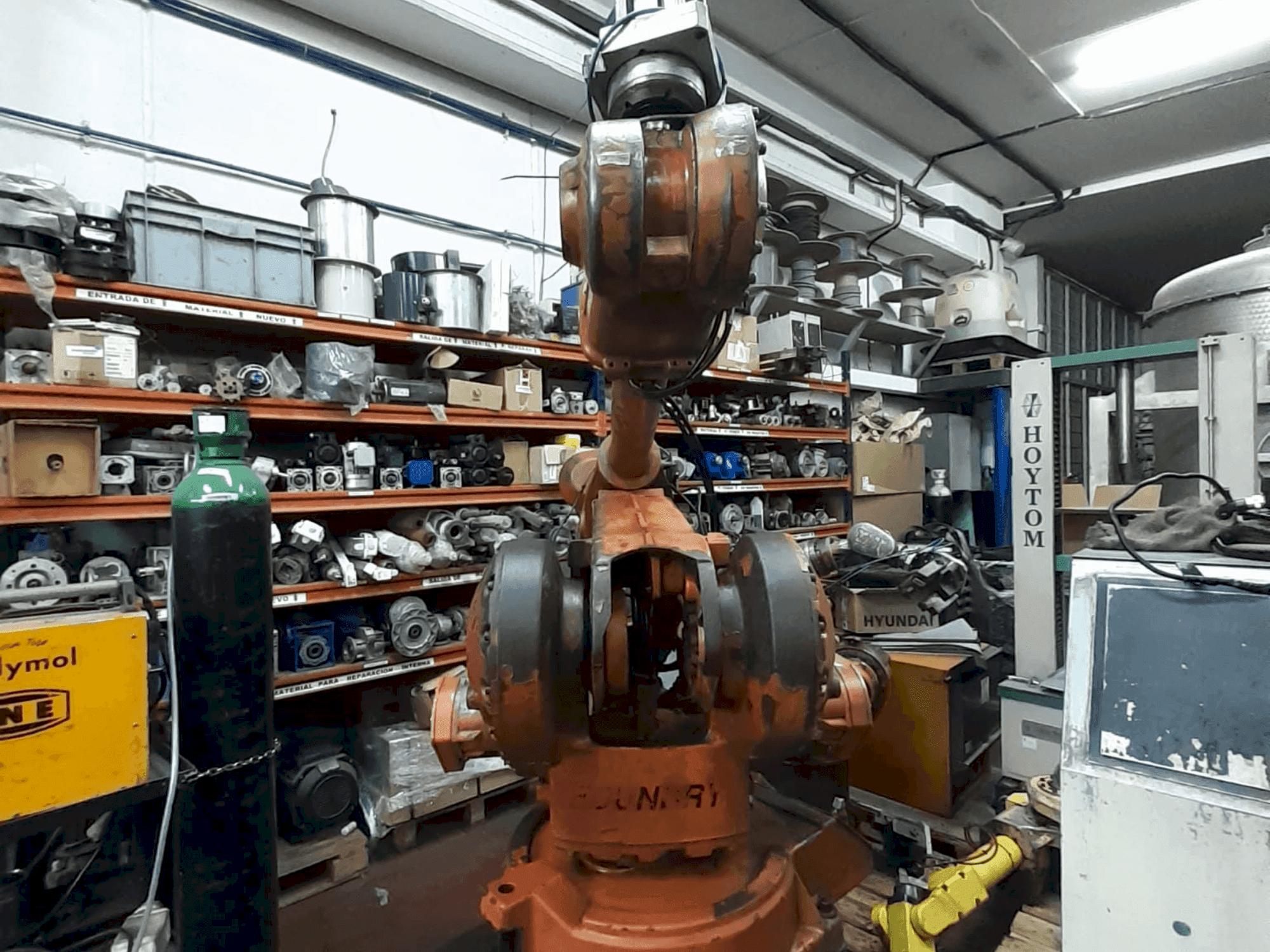 Makine ABB IRB 4400 (2018) - Önden görünüm