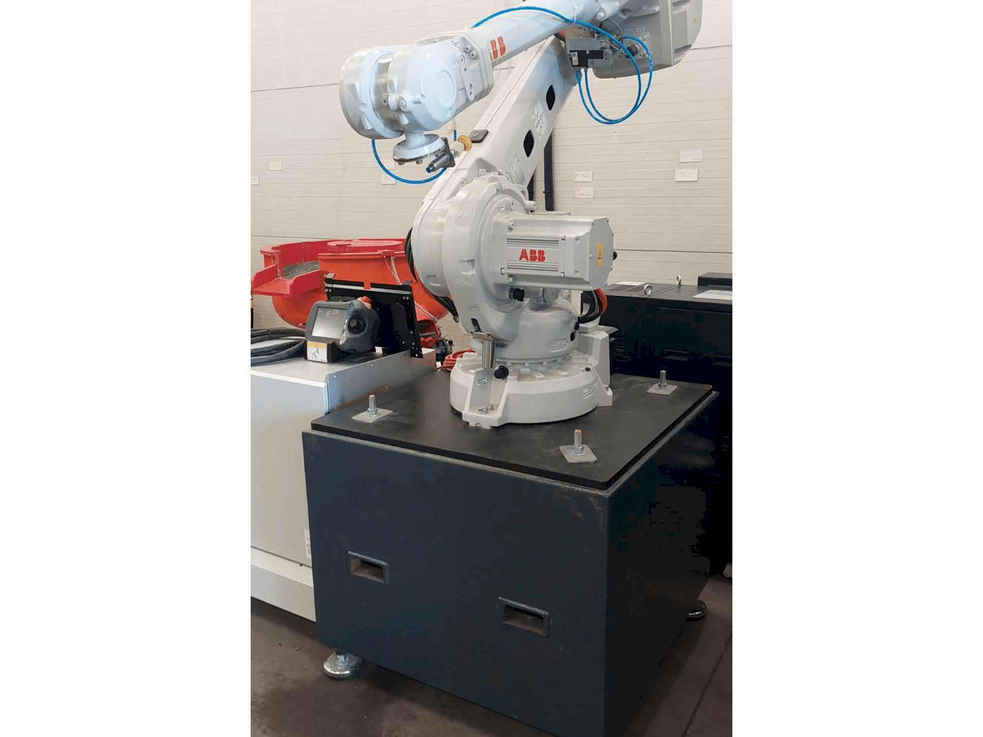 Makine ABB IRB 4600 - Önden görünüm