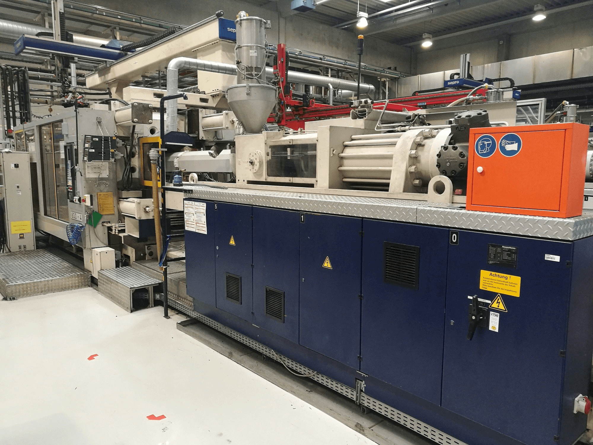Makine Krauss Maffei 800-5000 MC - Önden görünüm