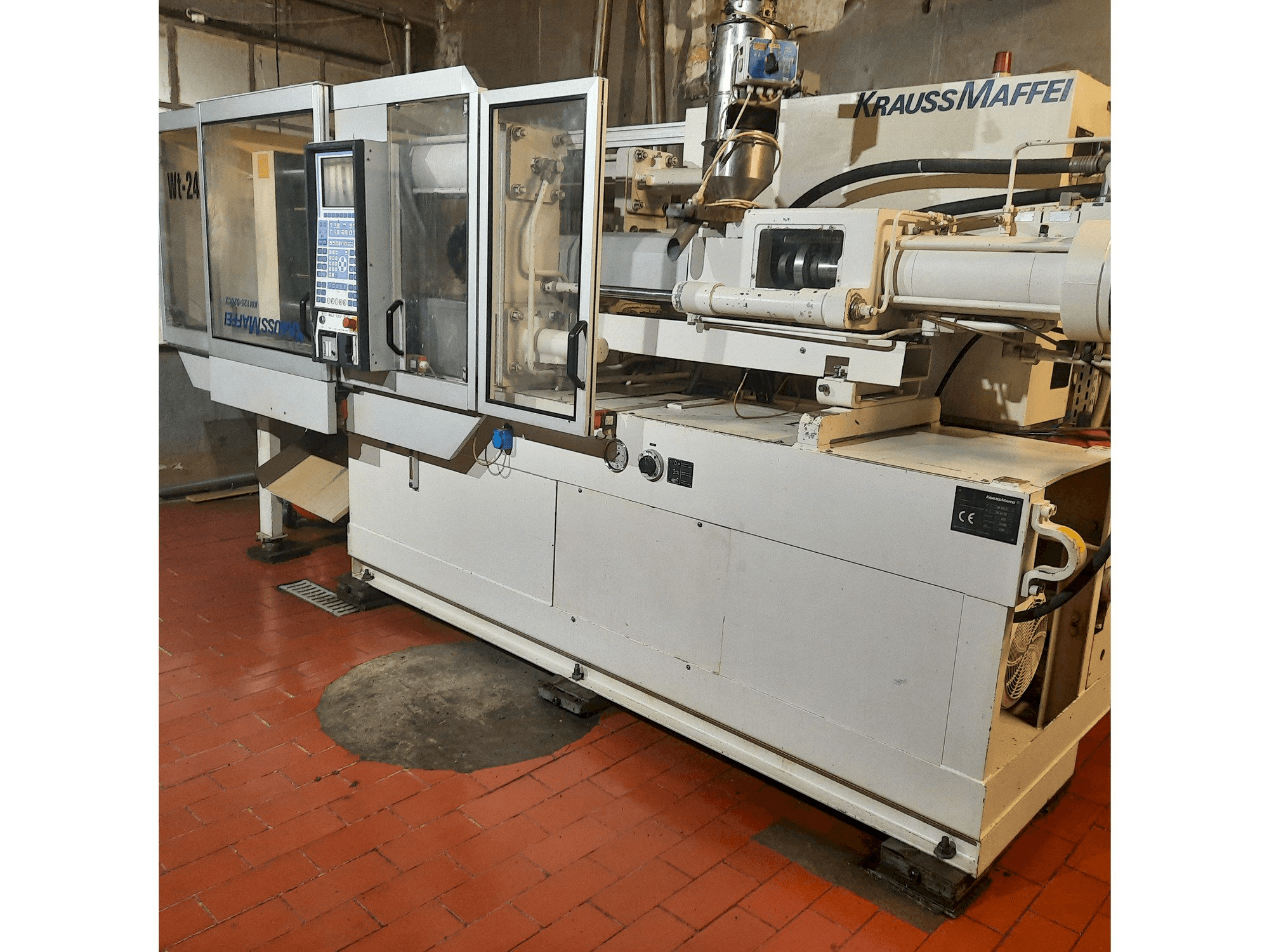 Makine Krauss Maffei KM 125-520 C2 - Önden görünüm