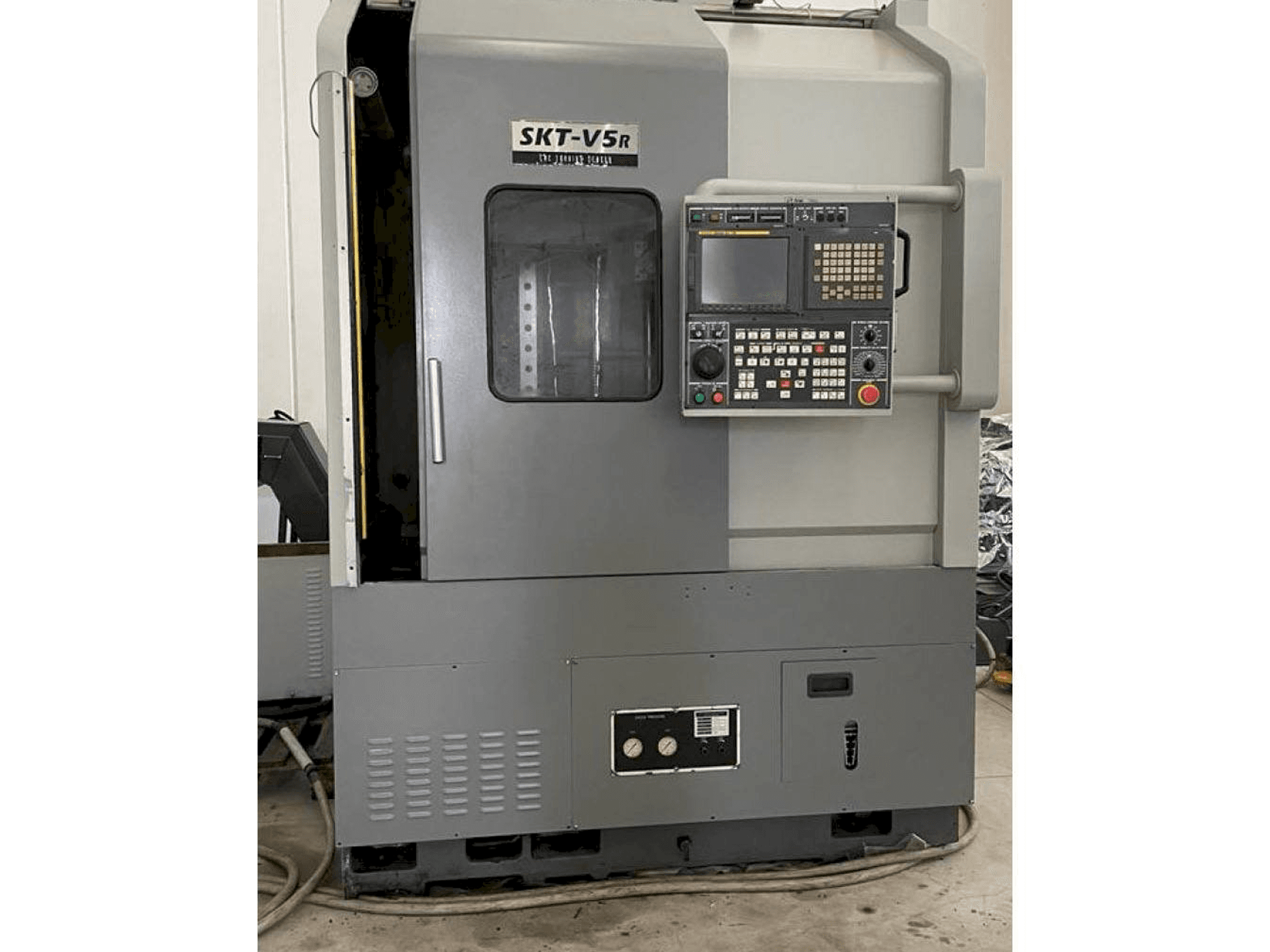 Makine Hyundai Hyundai SKT V5R - Önden görünüm