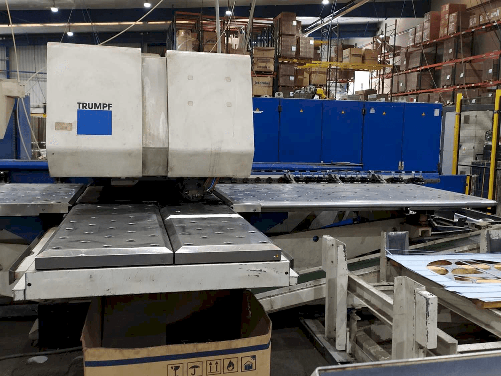 Makine Trumpf Trumatic 600L - Önden görünüm