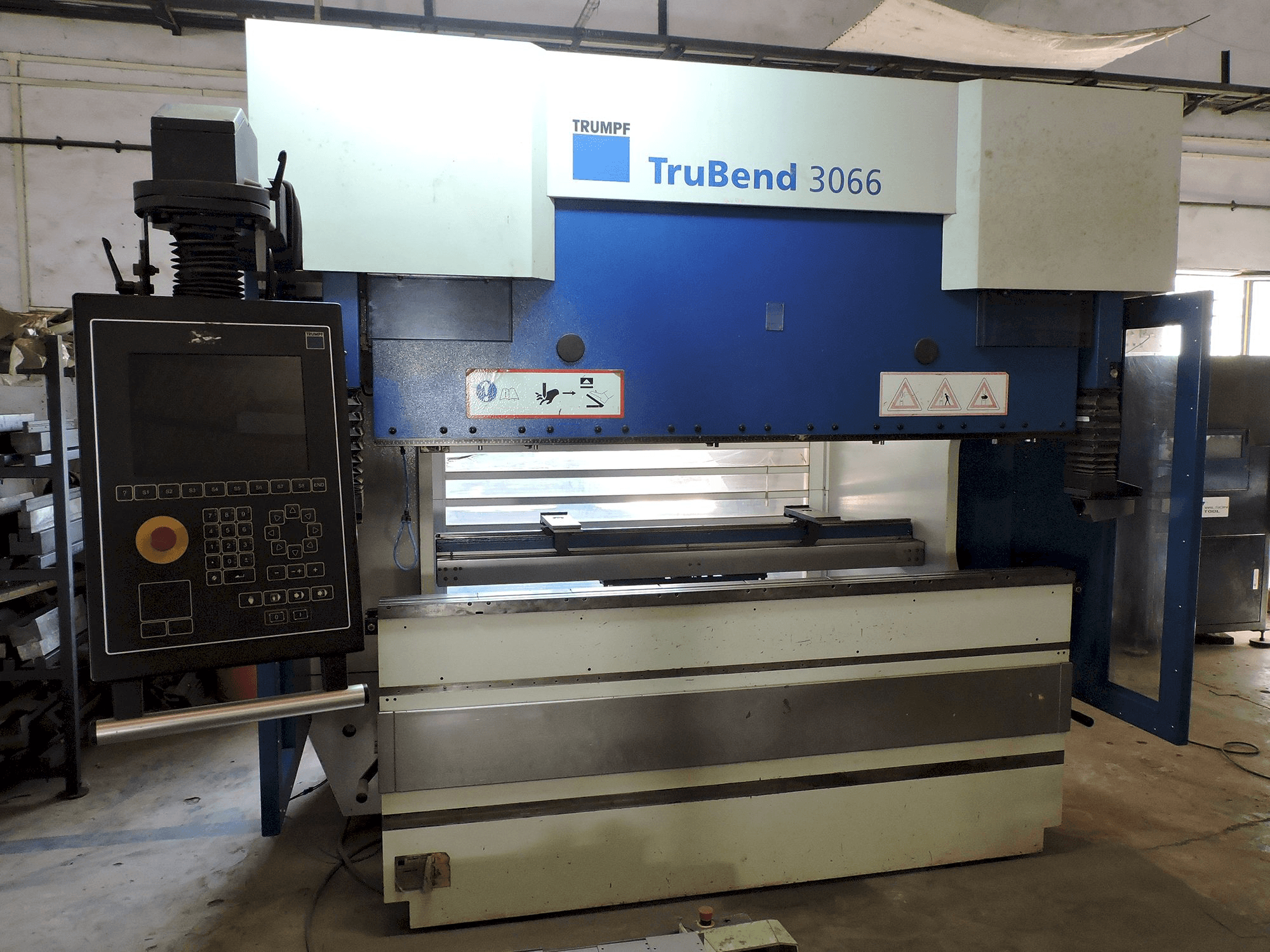 Makine Trumpf TruBend 3066 - Önden görünüm