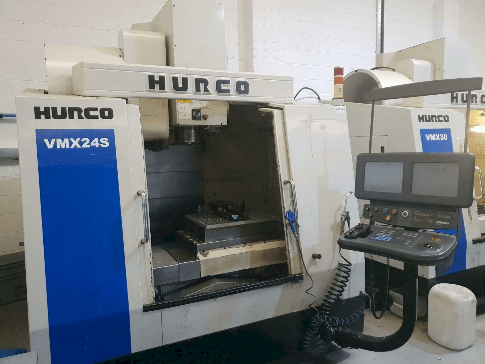 Makine Hurco VMX 24 S - Önden görünüm
