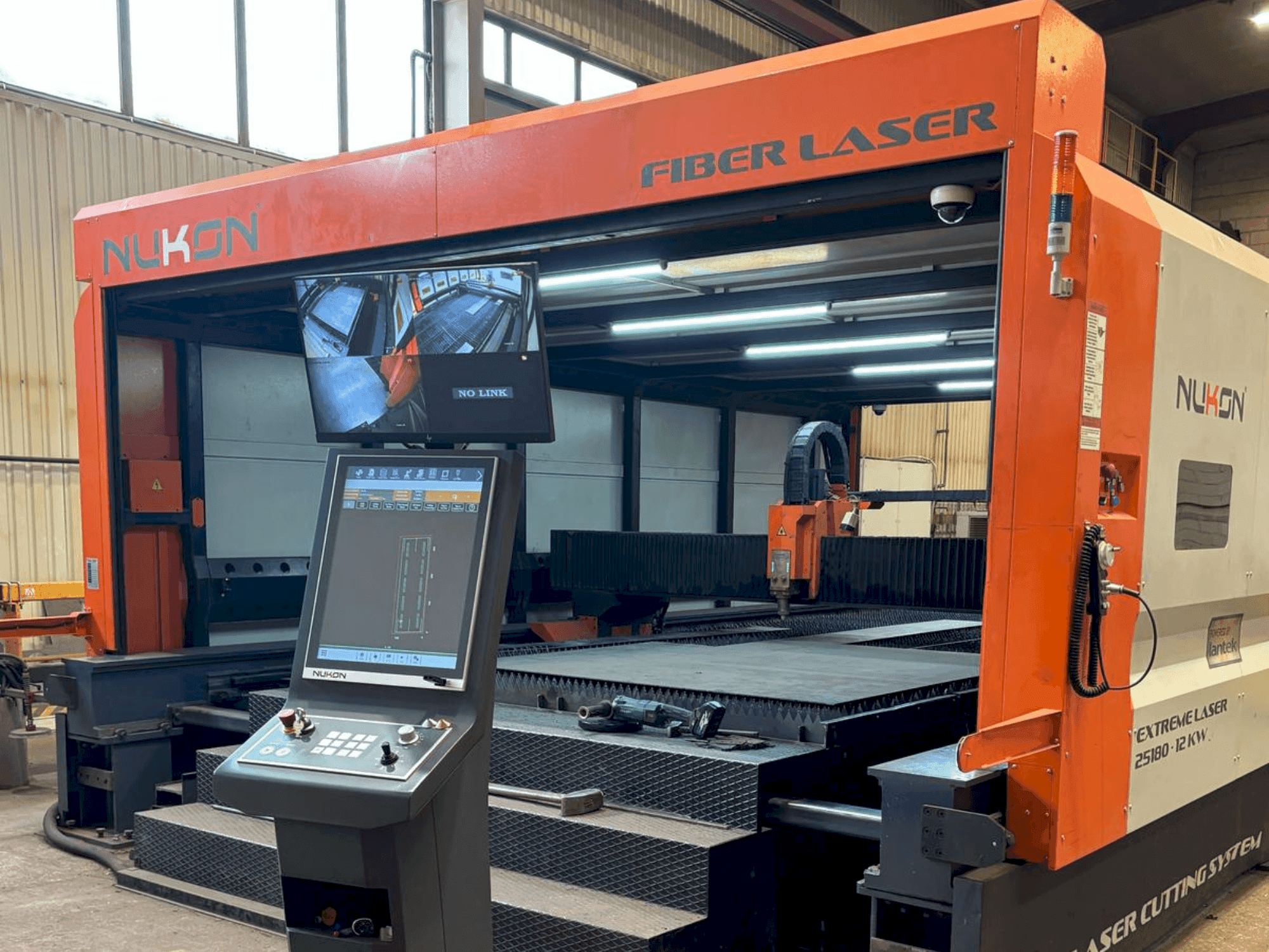 Makine NUKON Fiber Laser Extreme 30250 - Önden görünüm