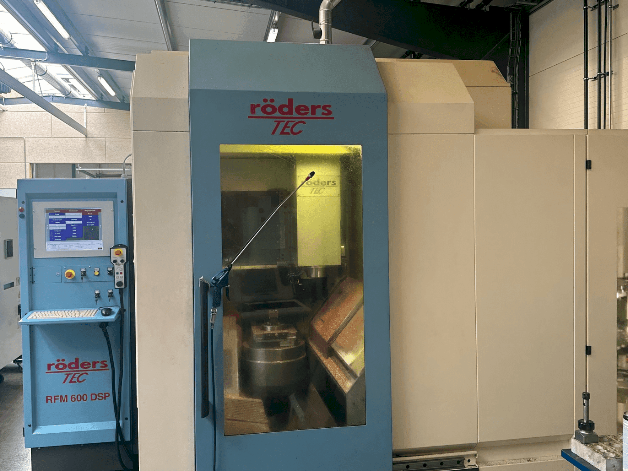 Makine Roders RFM 600 DSP - Önden görünüm